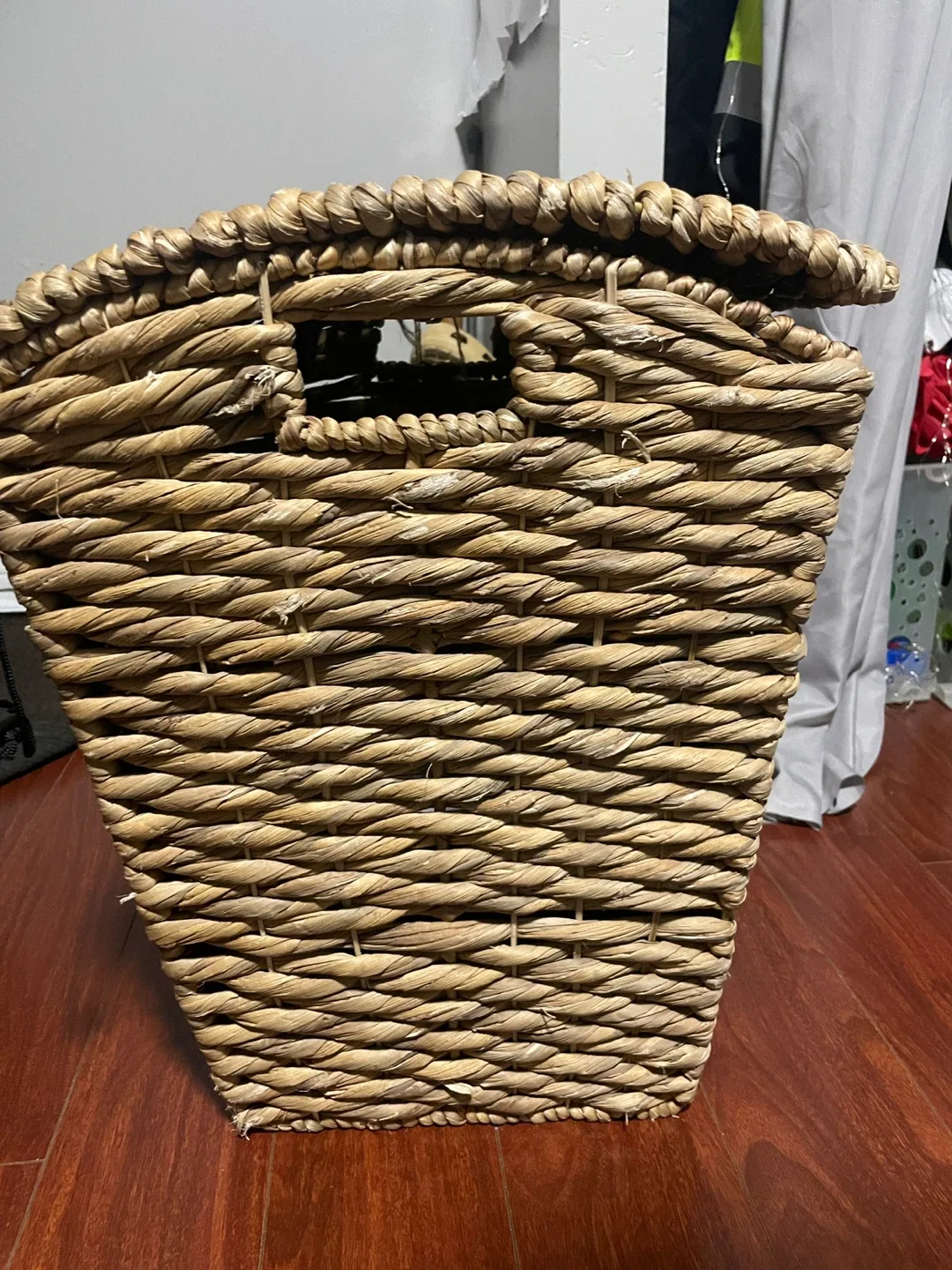 Wicker Basket with Lid image indicator(3)