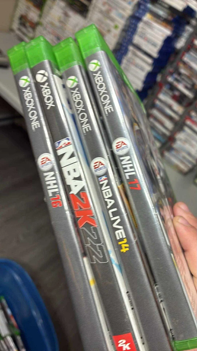 Mixed Lot of Xbox, Playstation Games image indicator(2)