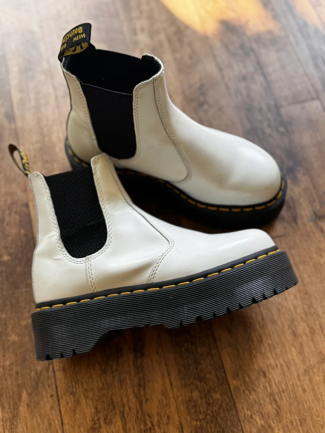 Dr. Martens 2976 Quad White Chelsea Boots - US 5 image indicator(2)