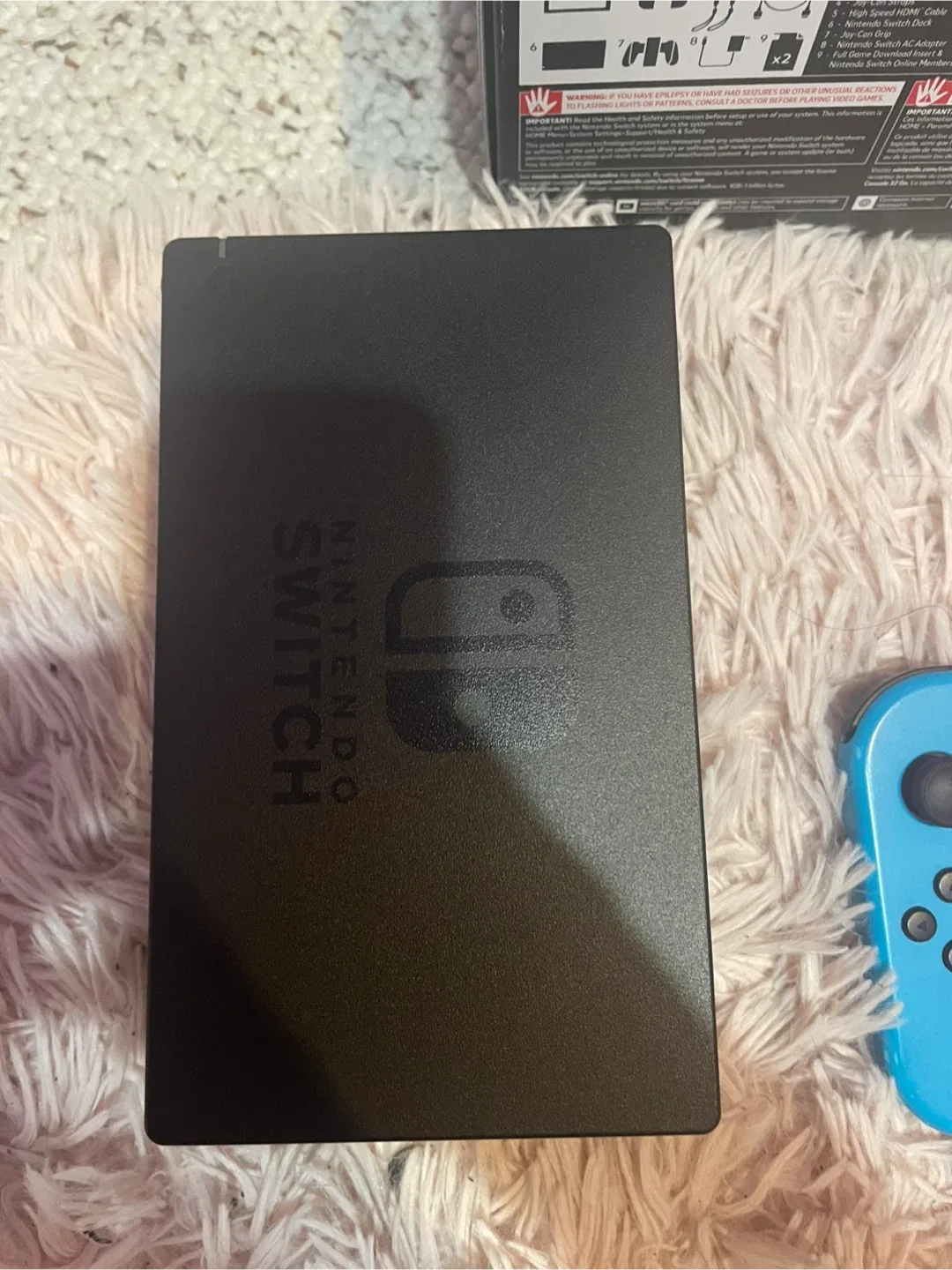 Nintendo Switch Console with Mario Kart 8 Deluxe image indicator(4)