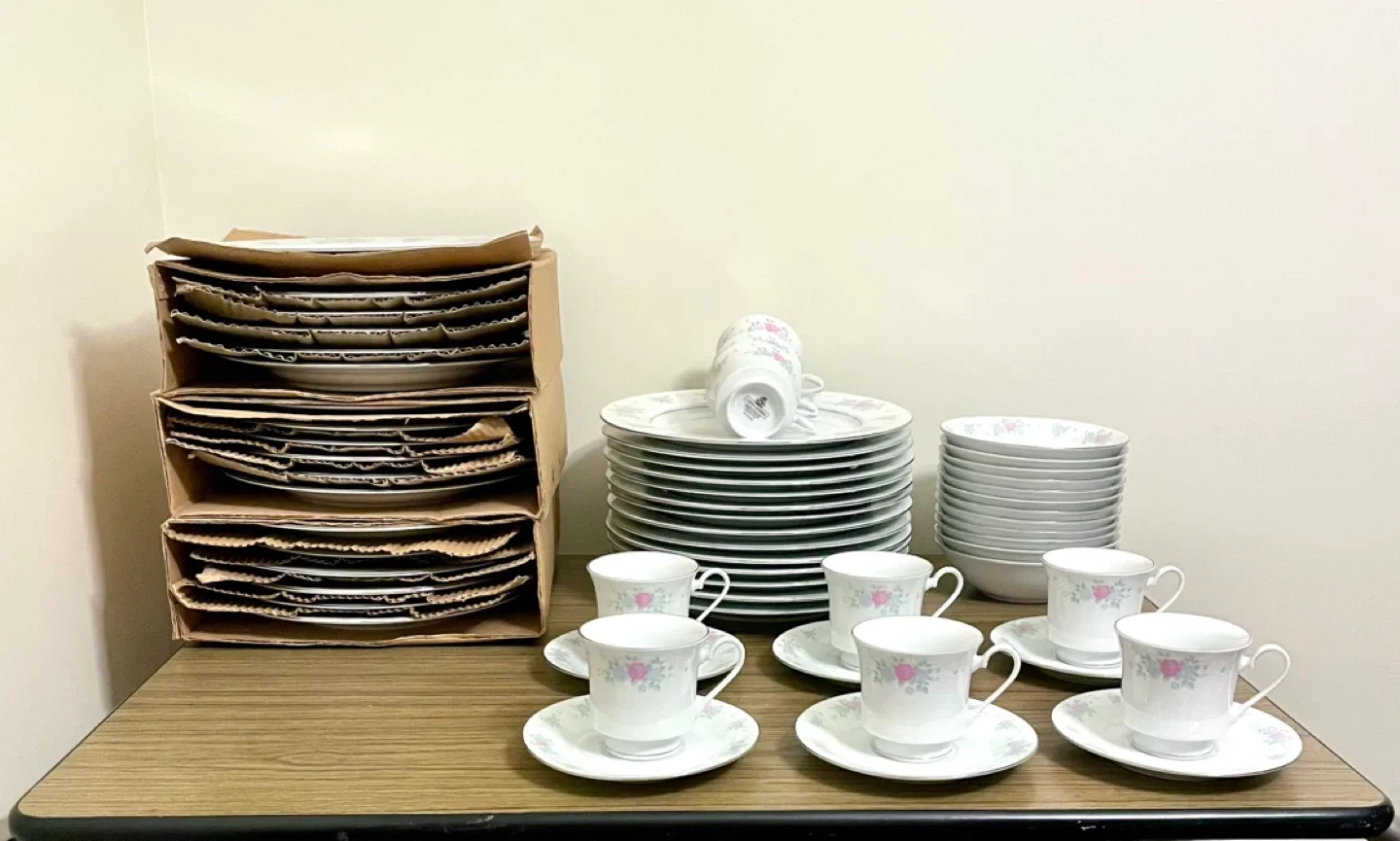 Prestige Porcelain Dinnerware Set image indicator(5)