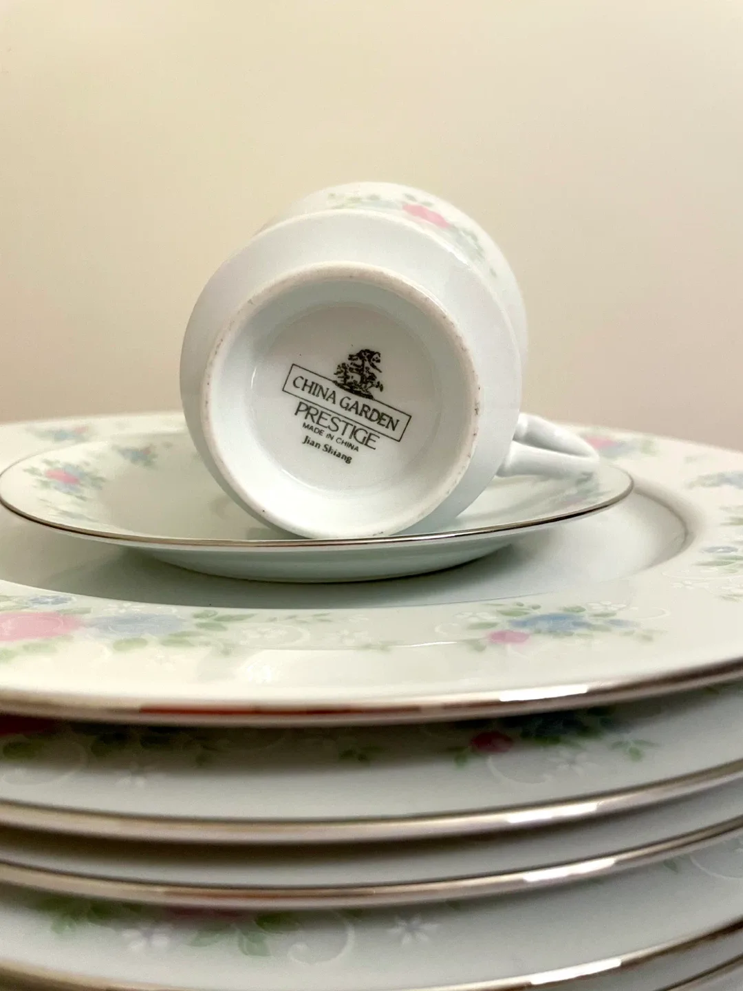 Prestige Porcelain Dinnerware Set image indicator(4)