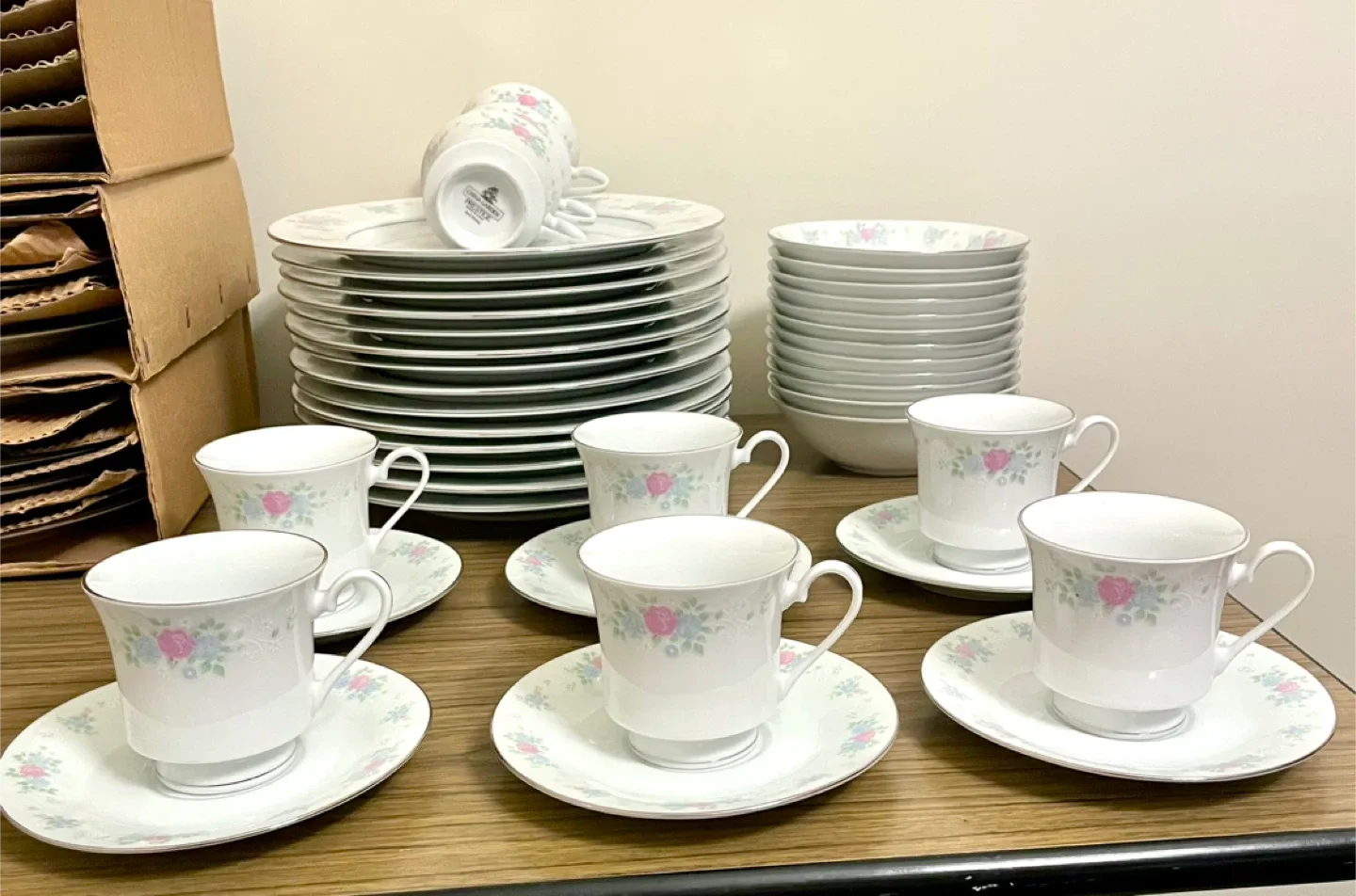 Prestige Porcelain Dinnerware Set image indicator(6)