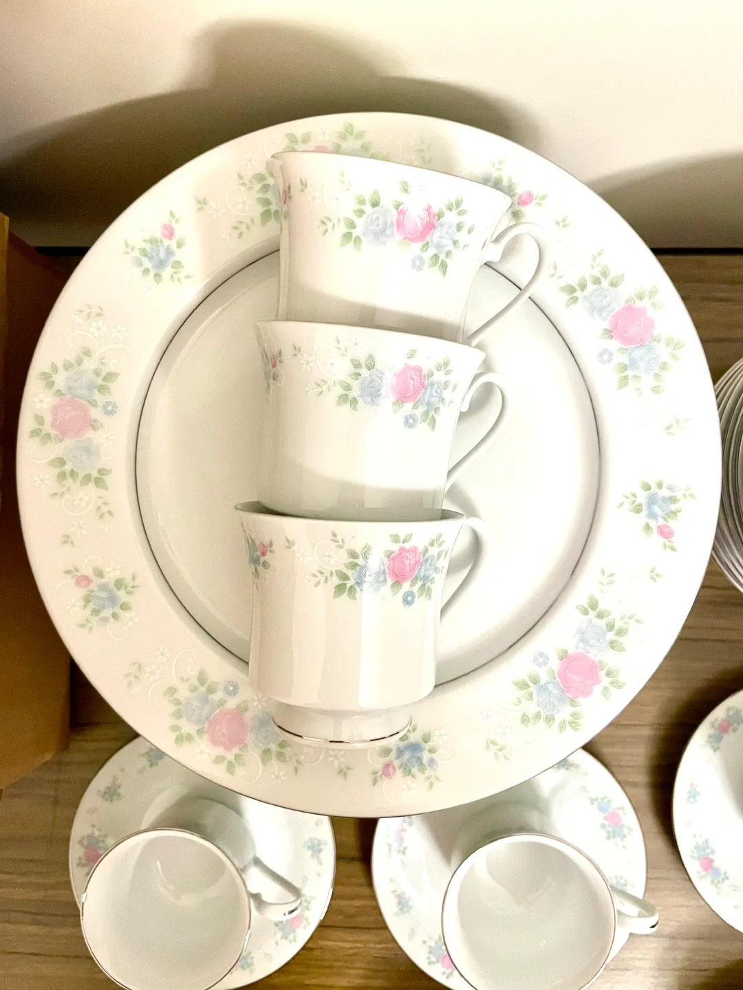 Prestige Porcelain Dinnerware Set image indicator(8)