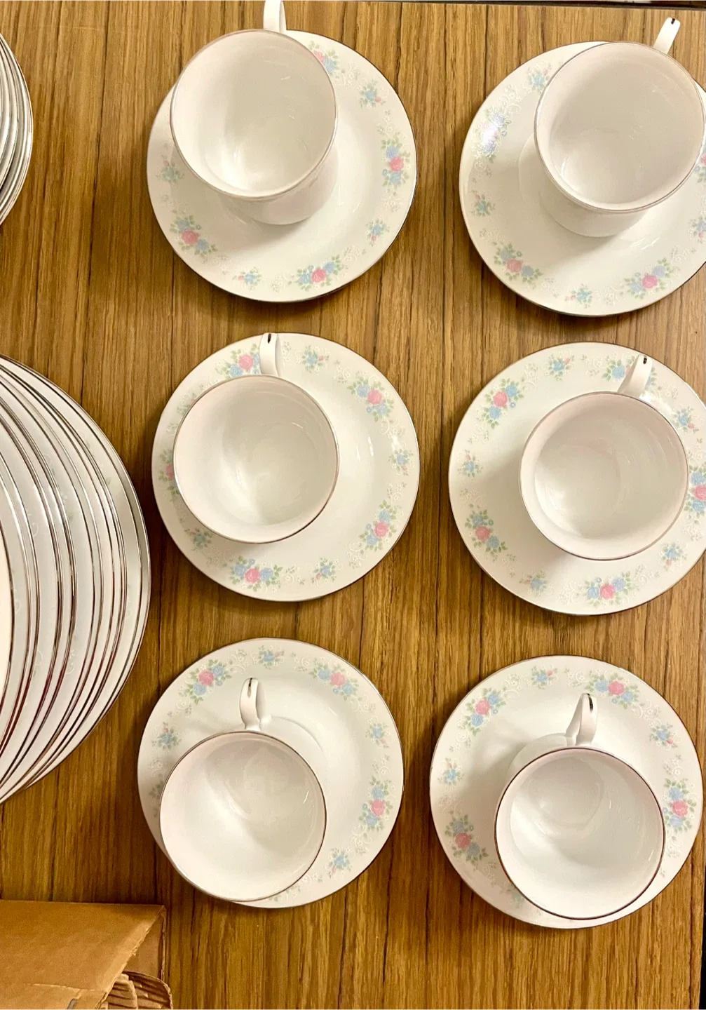 Prestige Porcelain Dinnerware Set image indicator(7)