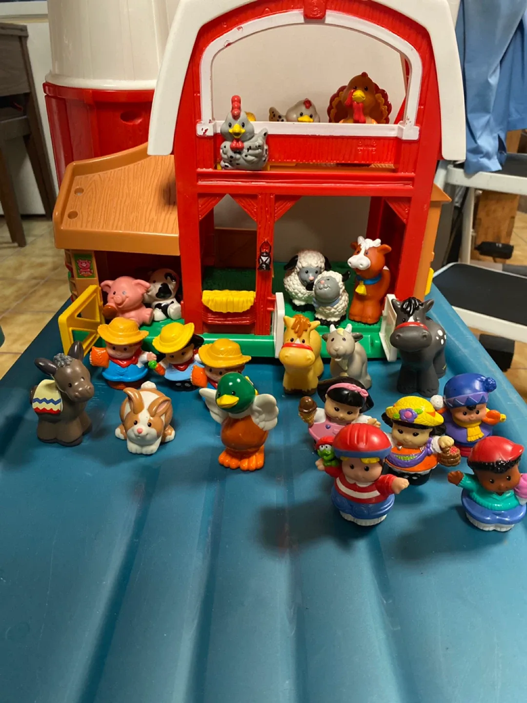 Fisher Price Little People Farm Set, animals and Figures thumbnail