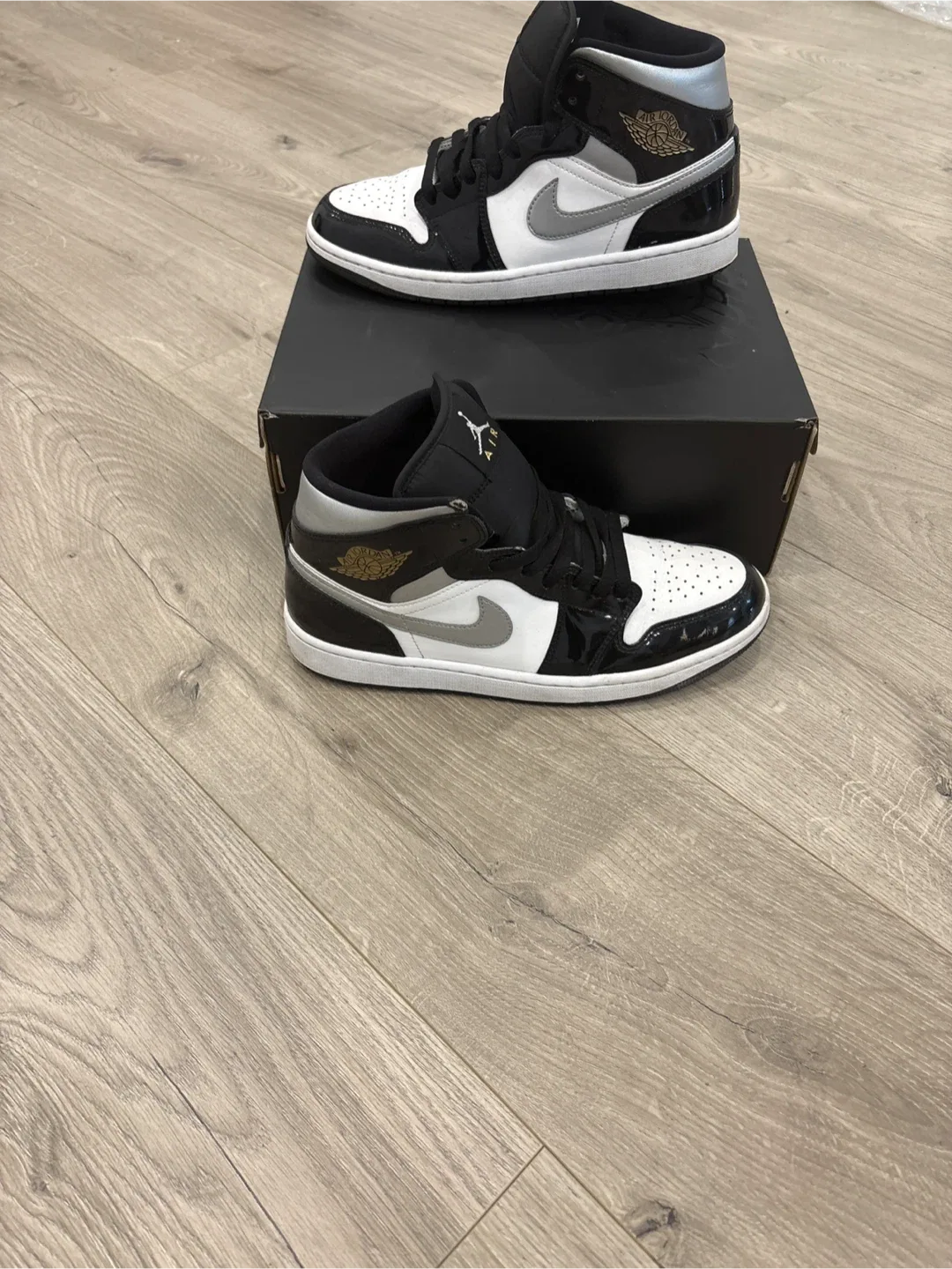 Nike Air Jordan 1 Mid Black White Silver US 9 image indicator(4)