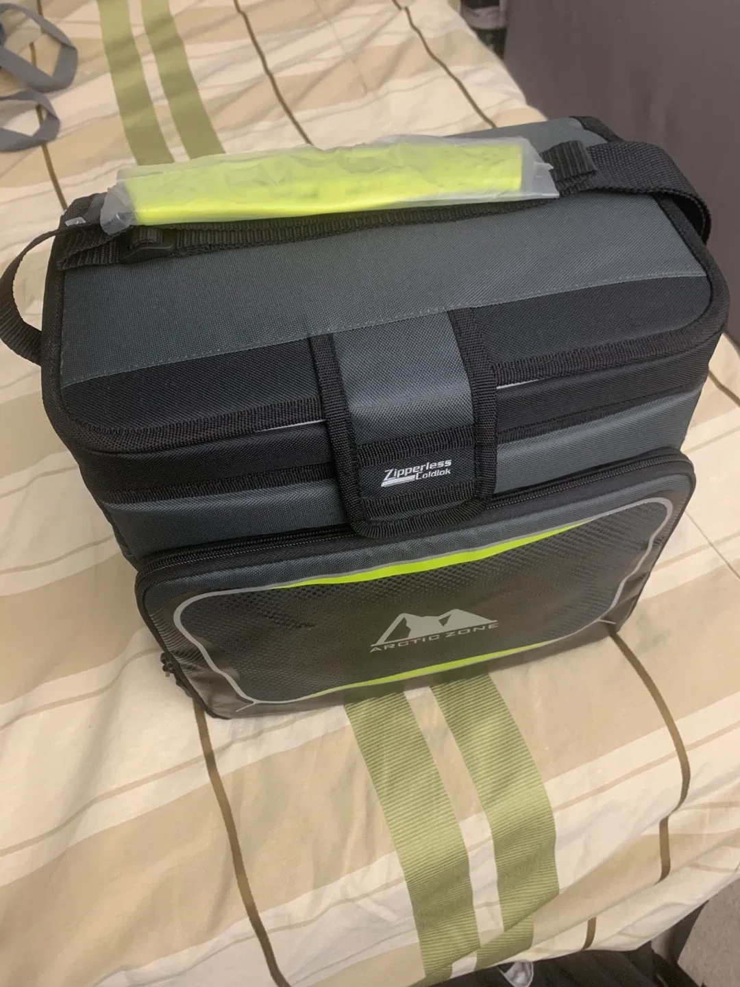 Arctic Zone Zipperless Lunch Bag image indicator(2)