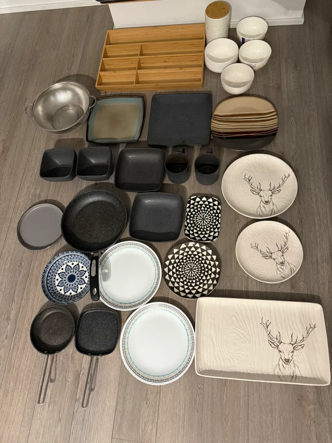 Mixed Dishes and Kitchenware Set