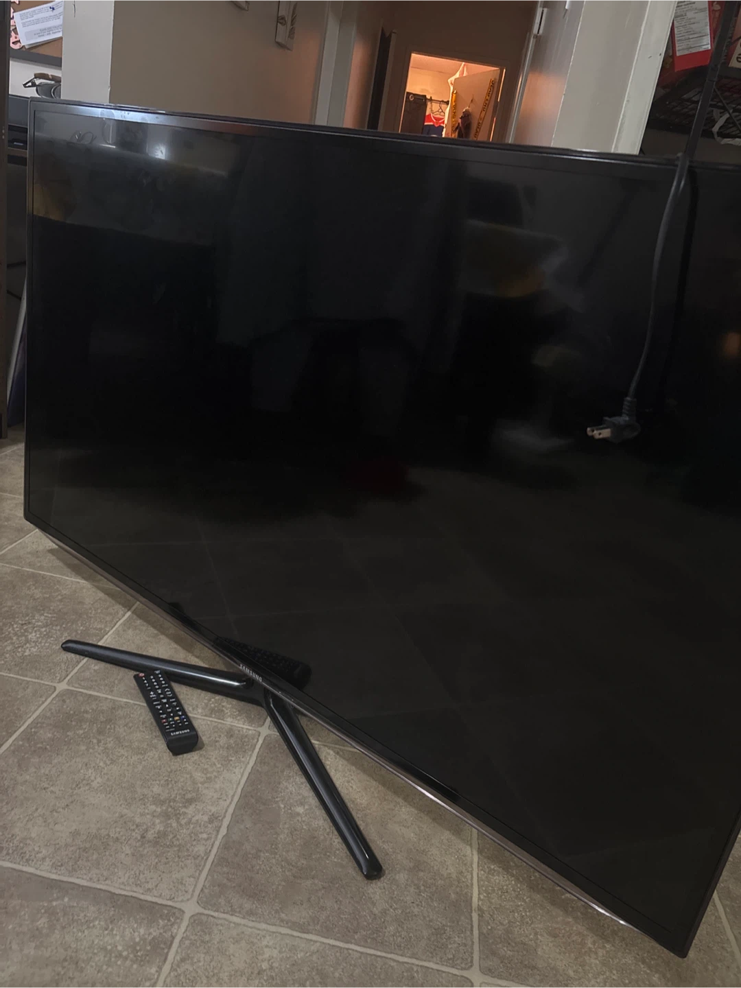 Samsung TV with Remote - photo 3