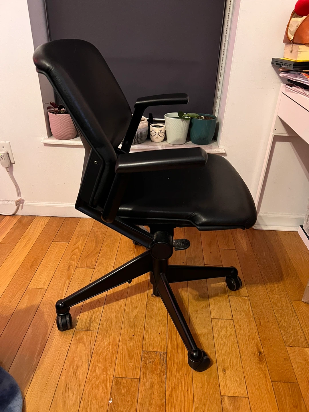 Black Office Chair - photo 4