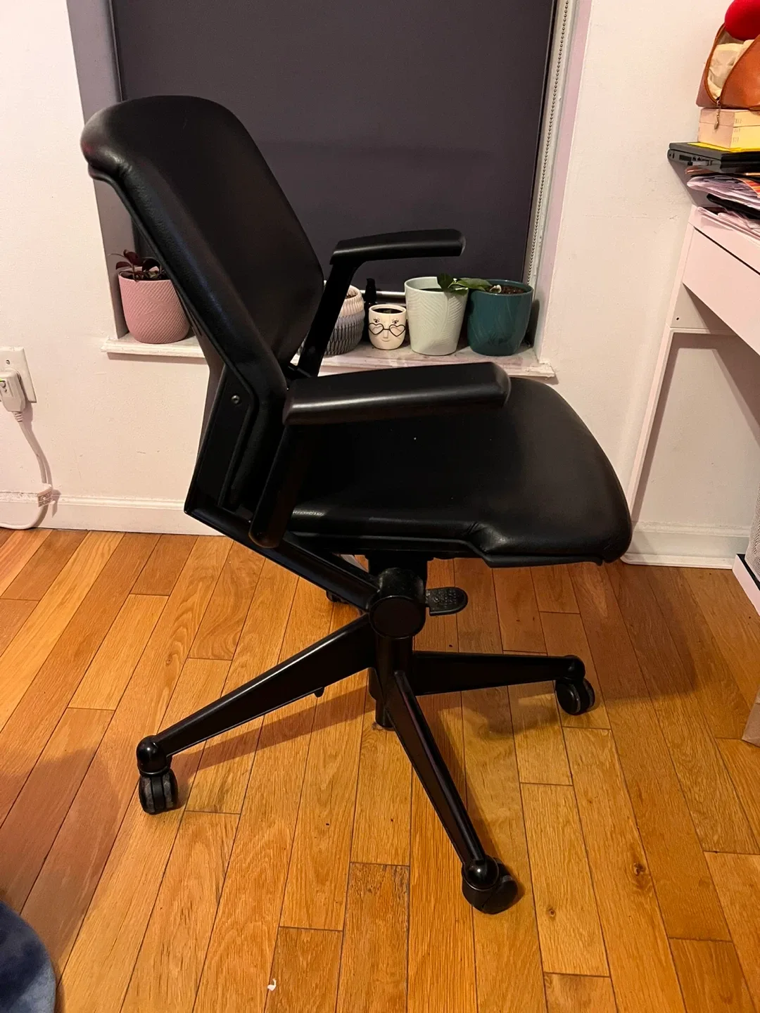 Black Office Chair image indicator(4)
