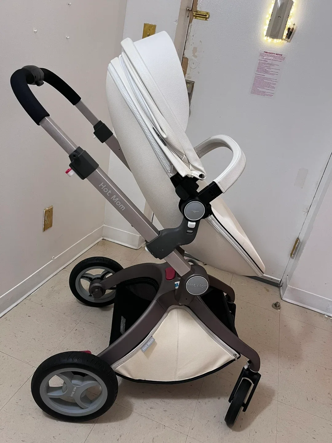 Hot Mom Baby Stroller - White image indicator(3)