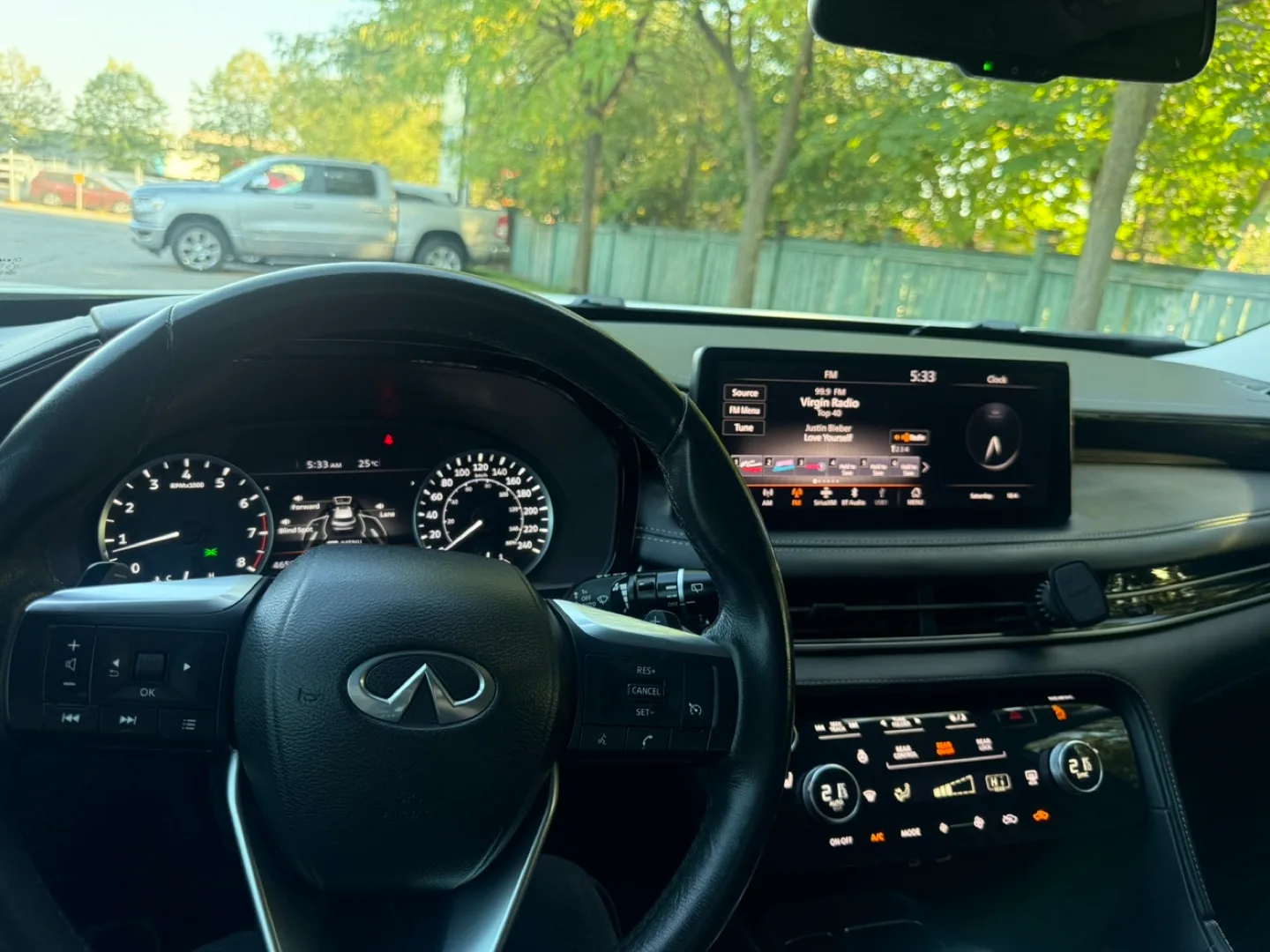 Infiniti QX60 SUV - White image indicator(5)