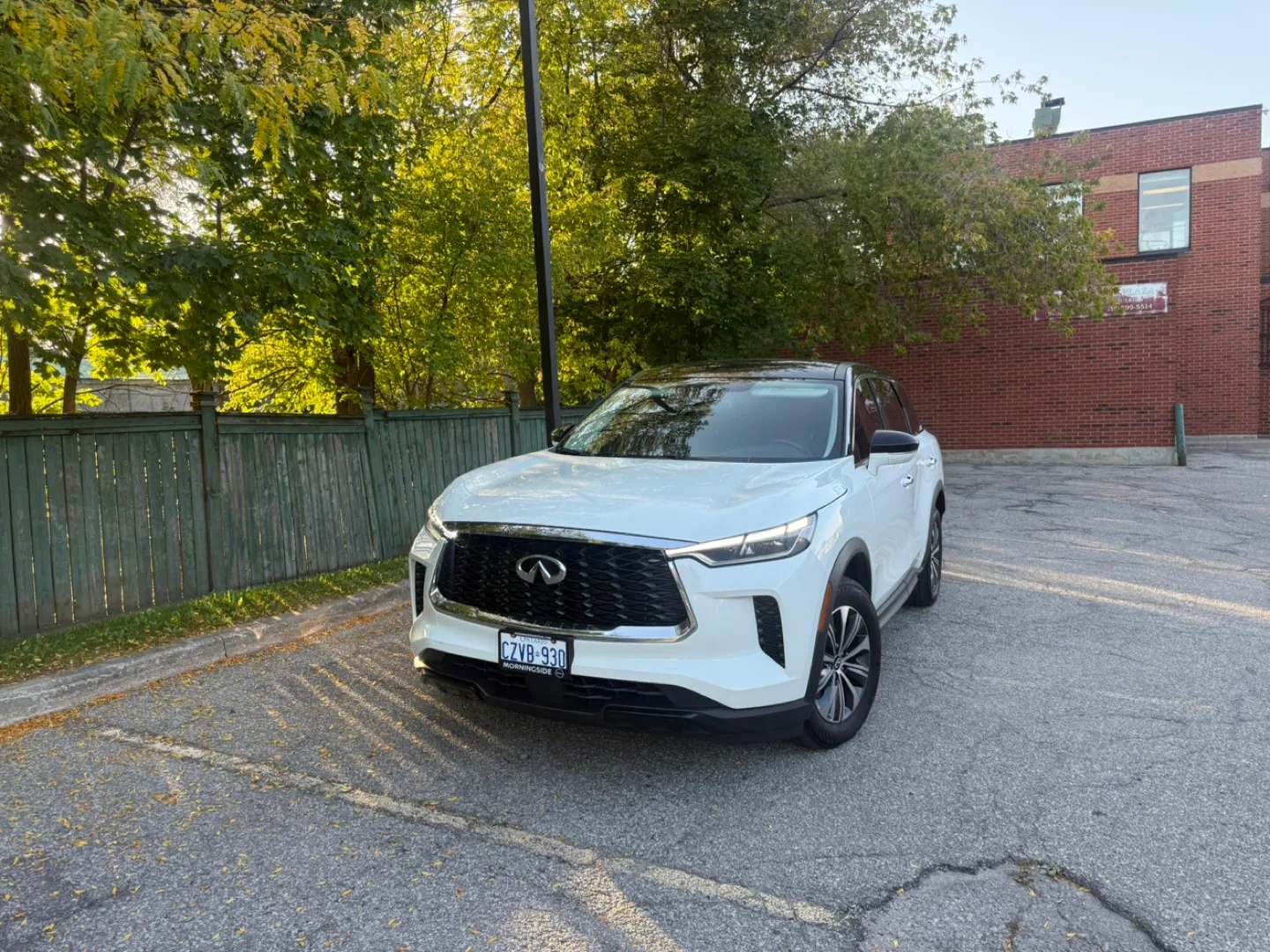 Infiniti QX60 SUV - White thumbnail