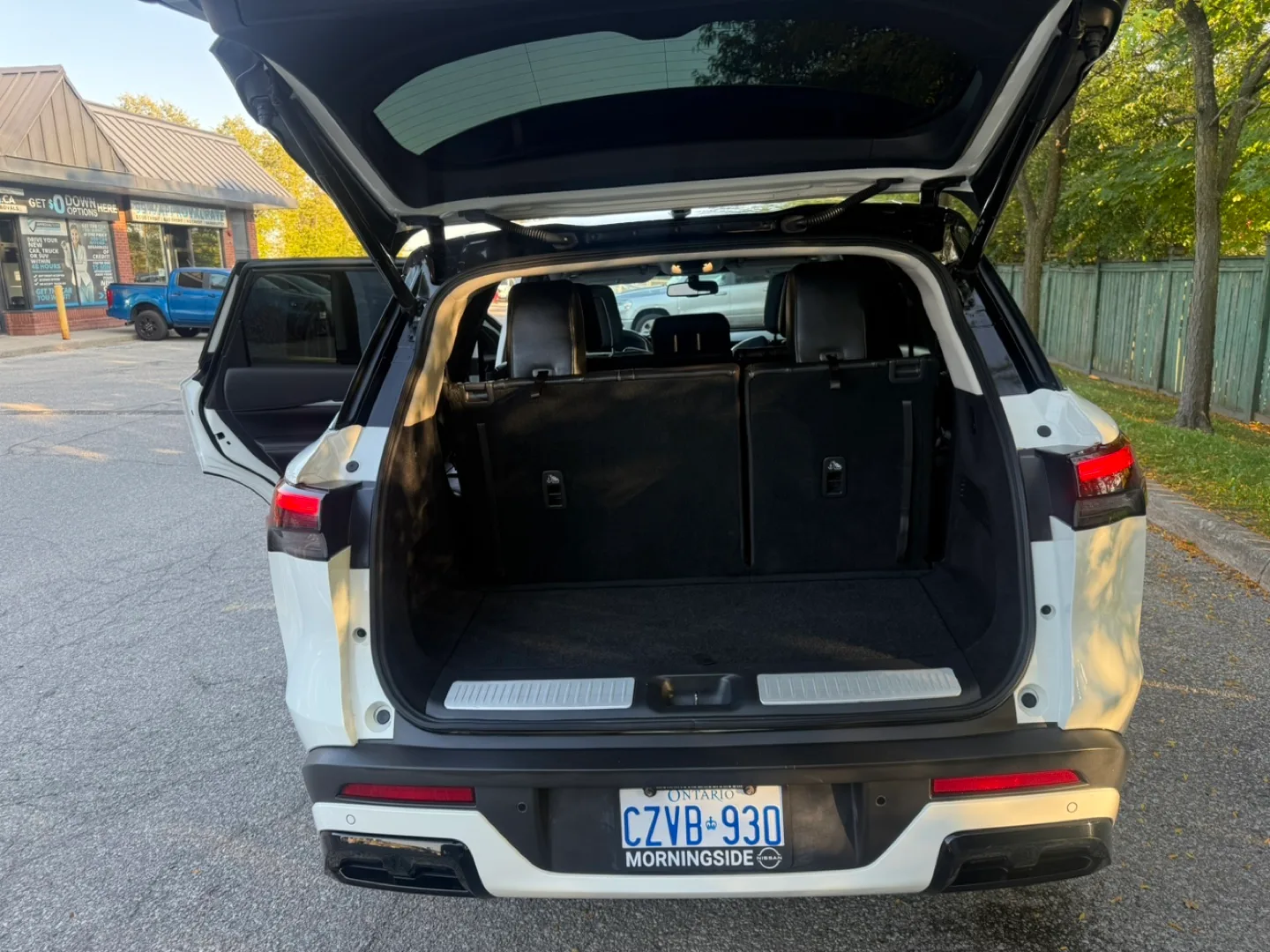 Infiniti QX60 SUV - White image indicator(6)