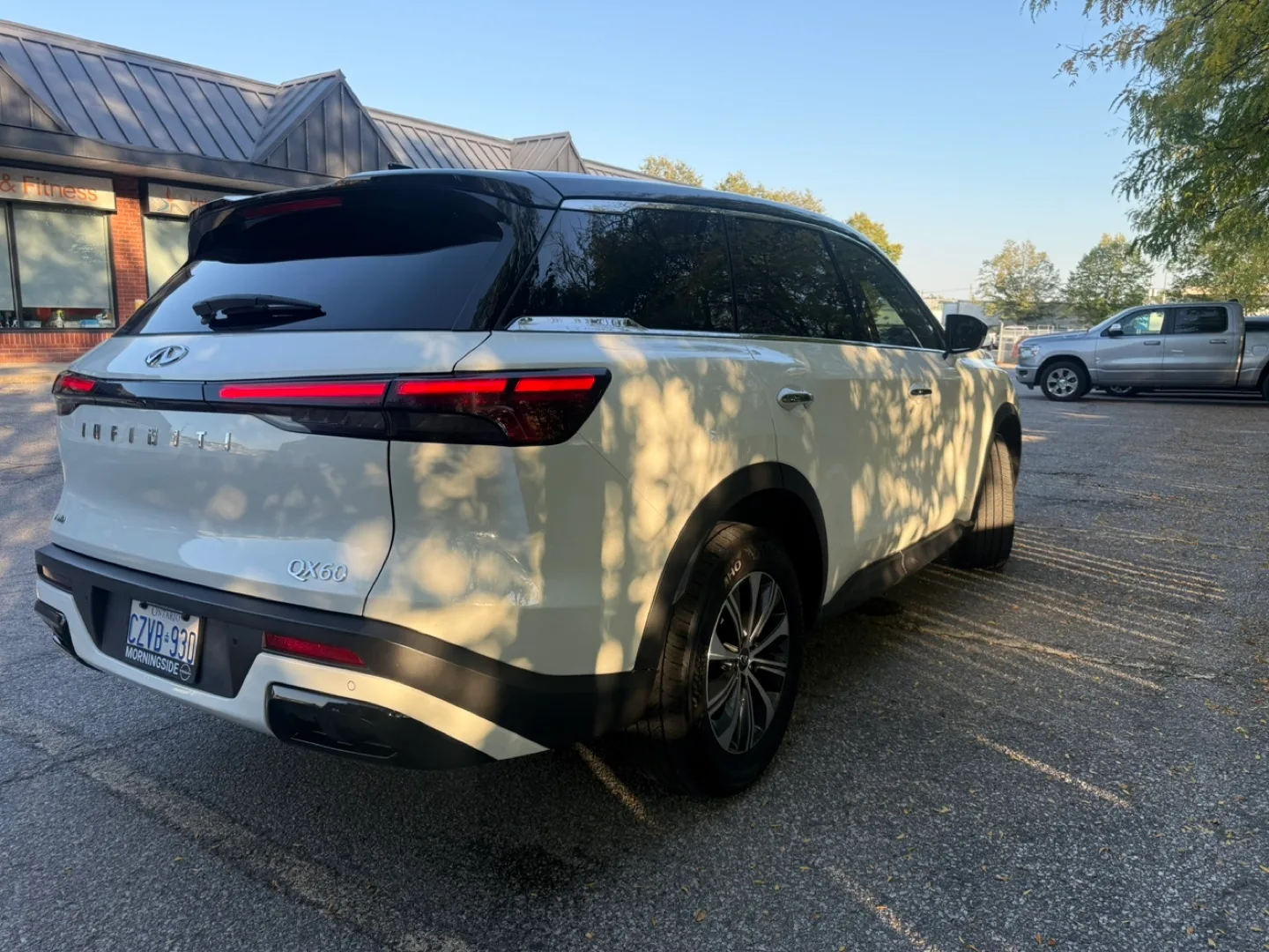 Infiniti QX60 SUV - White image indicator(3)