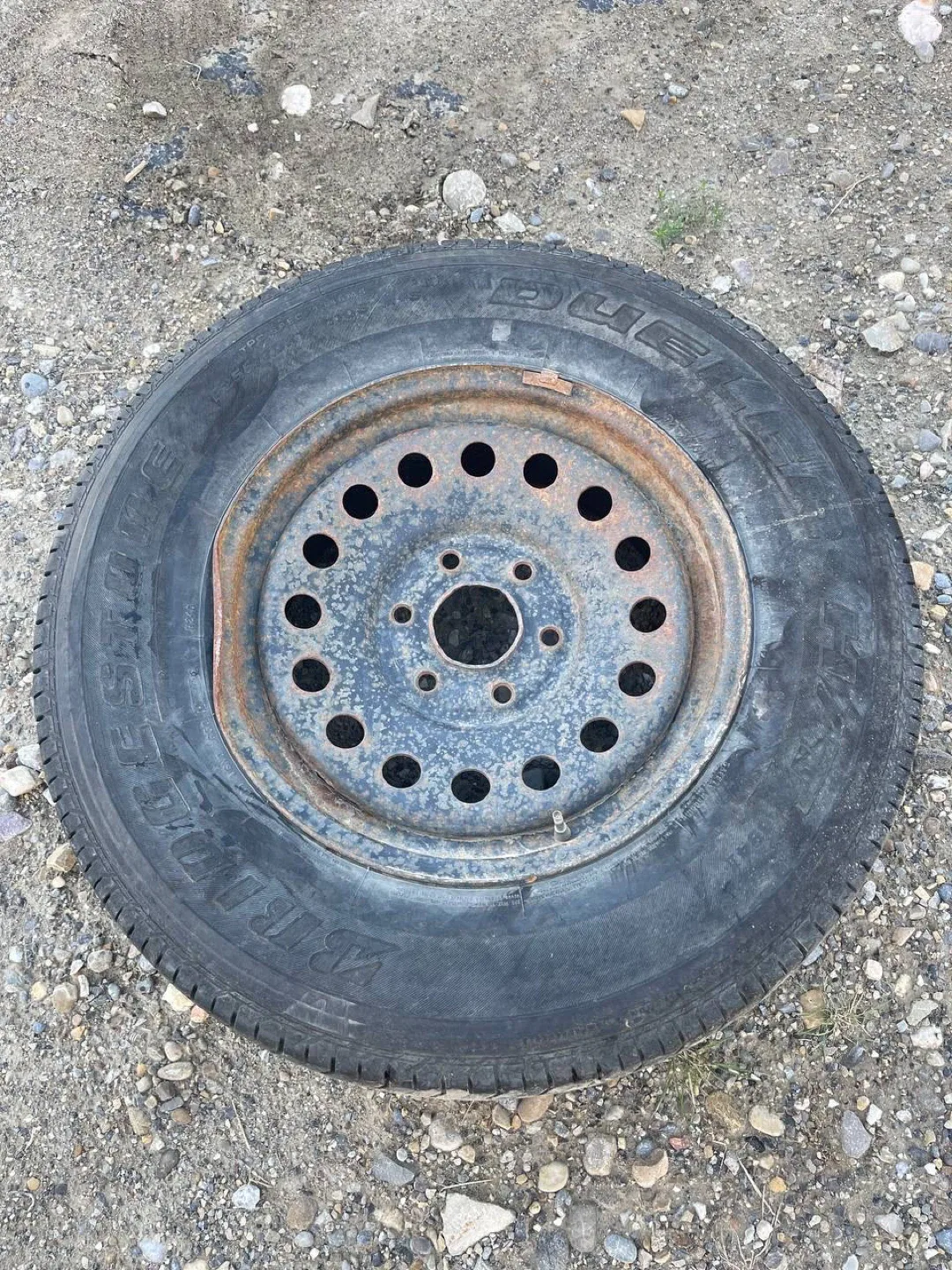 Bridgestone Dueler P255/70R16 Tire image indicator(3)