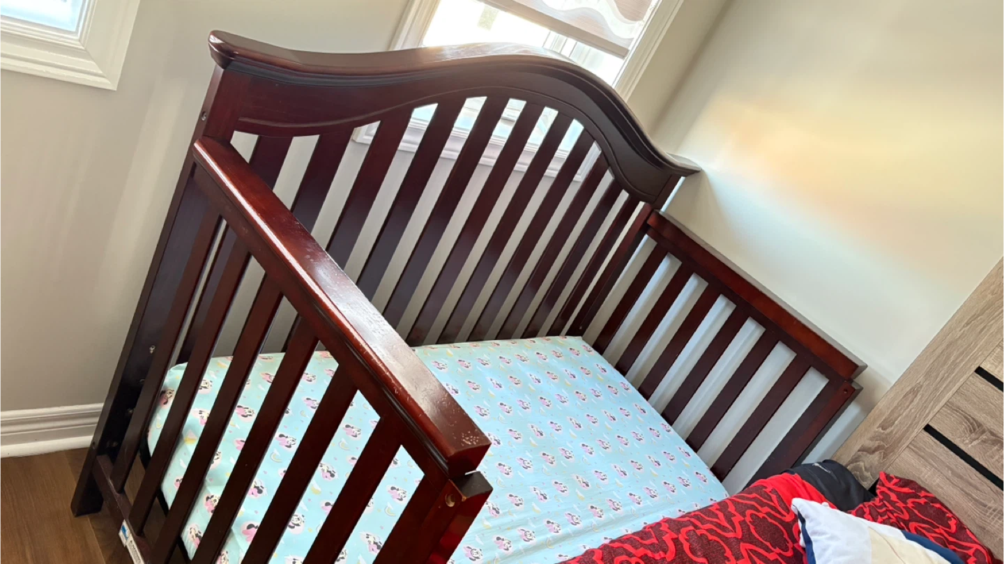 Convertible Wood Crib and mattress