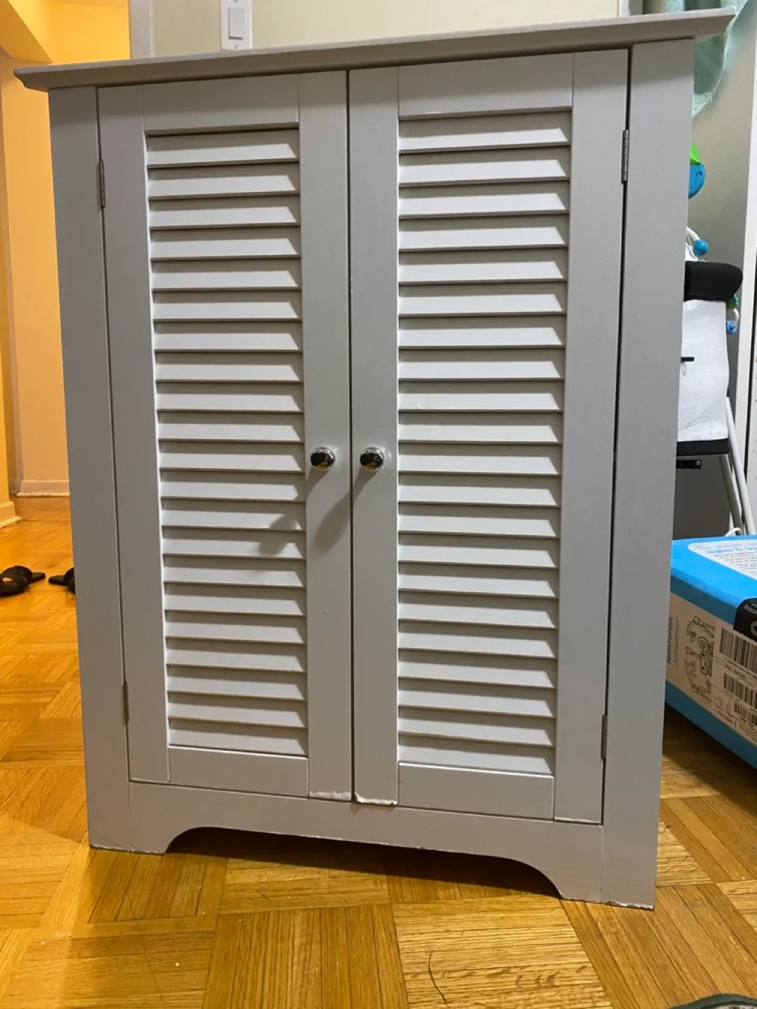 White Two-Door Cabinet image indicator(3)