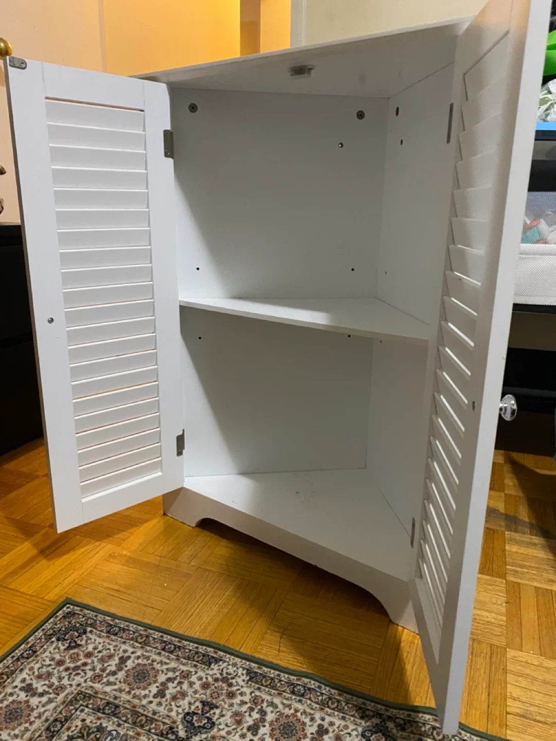 White Two-Door Cabinet image indicator(6)