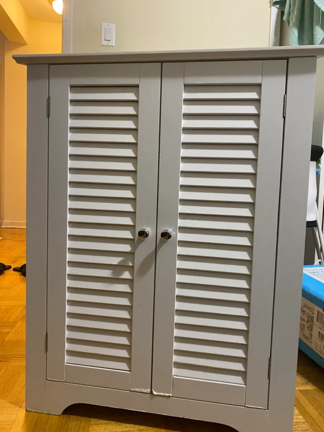 White Two-Door Cabinet image indicator(4)