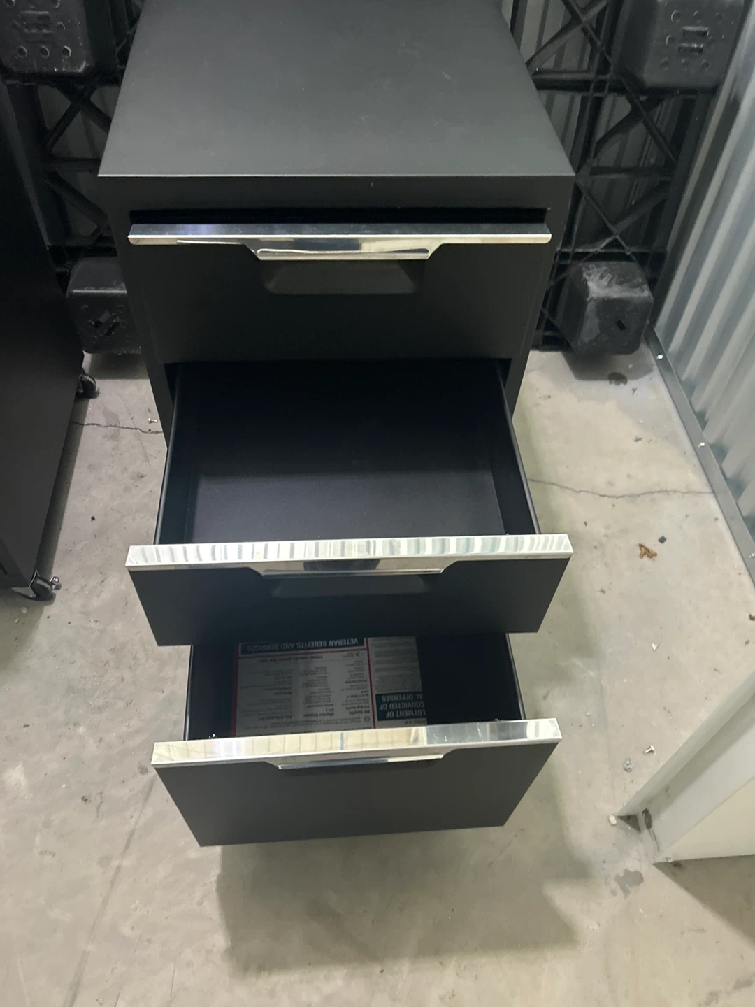 Black Metal 3-Drawer Filing Cabinet - photo 2