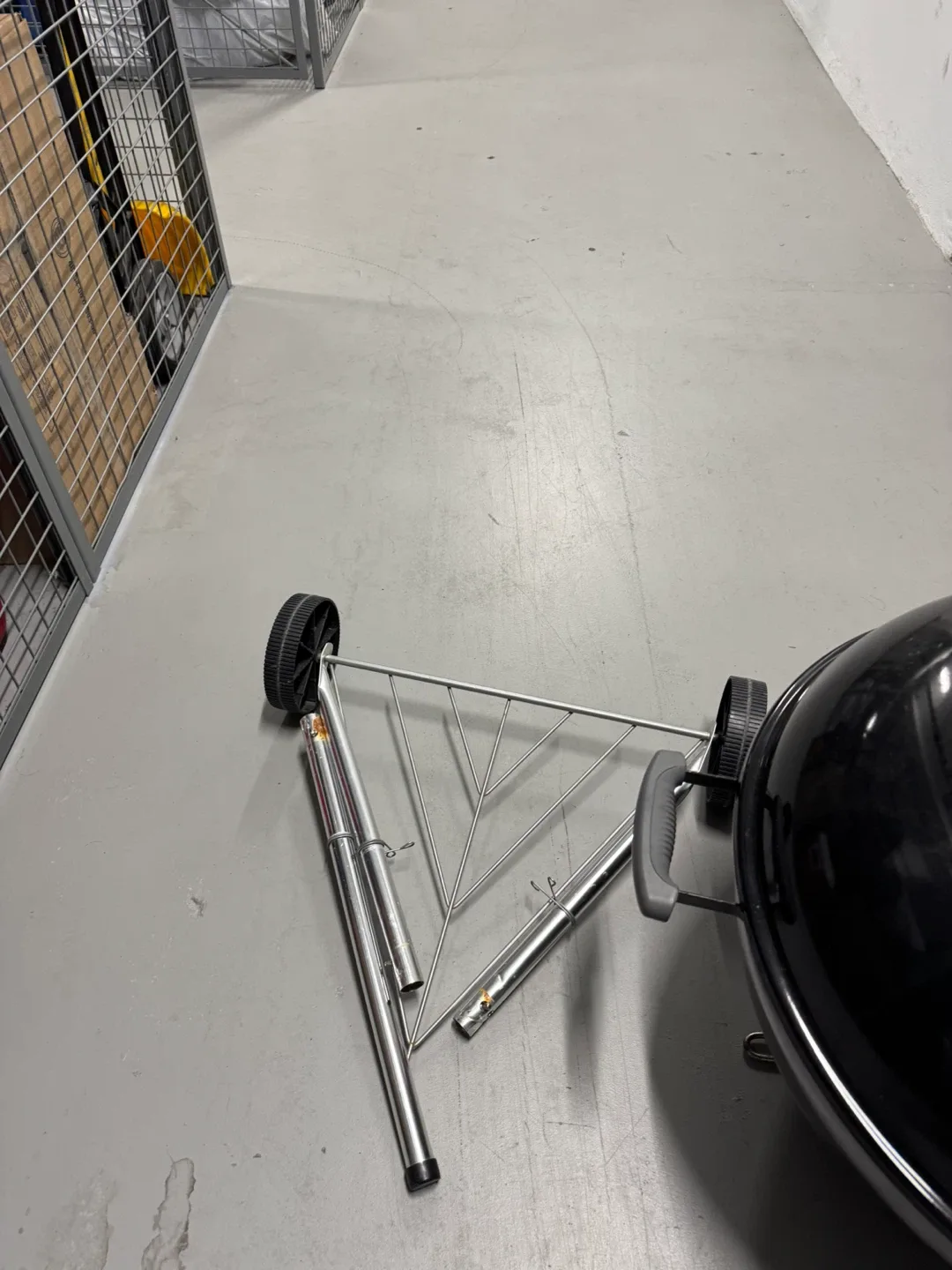 Weber Original 22-In Charcoal Kettle BBQ Grill image indicator(4)