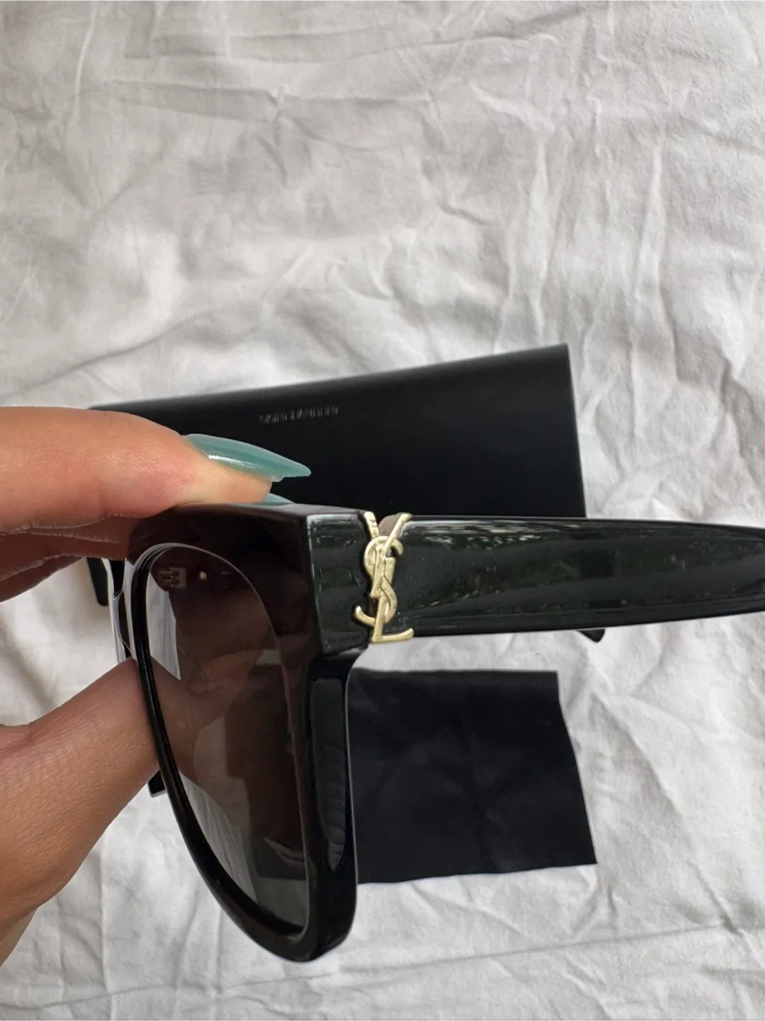 SAINT LAURENT Black Sunglasses image indicator(3)