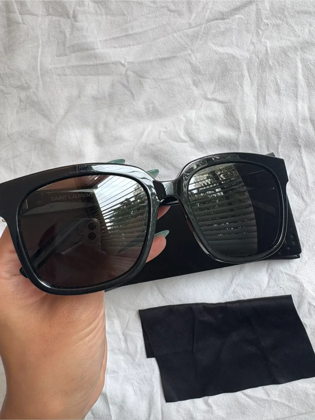 SAINT LAURENT Black Sunglasses image indicator(2)