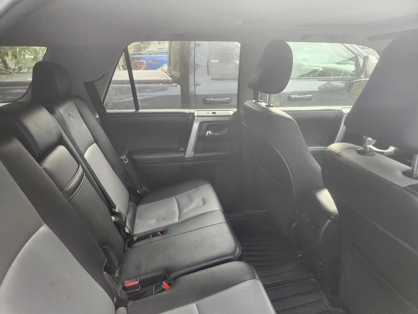 Toyota 4Runner SUV - Black image indicator(6)