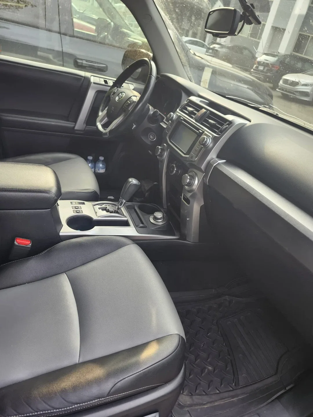 Toyota 4Runner SUV - Black image indicator(4)