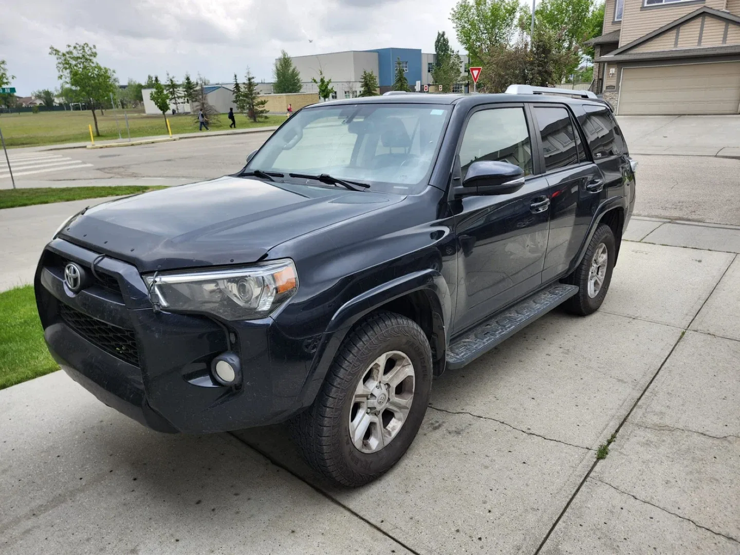 Toyota 4Runner SUV - Black image indicator(3)