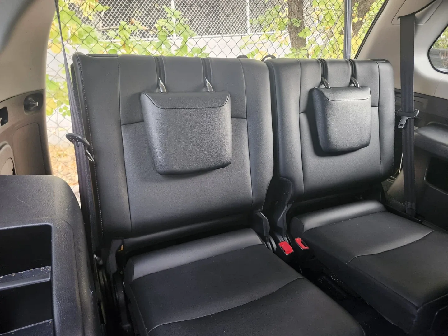 Toyota 4Runner SUV - Black image indicator(7)