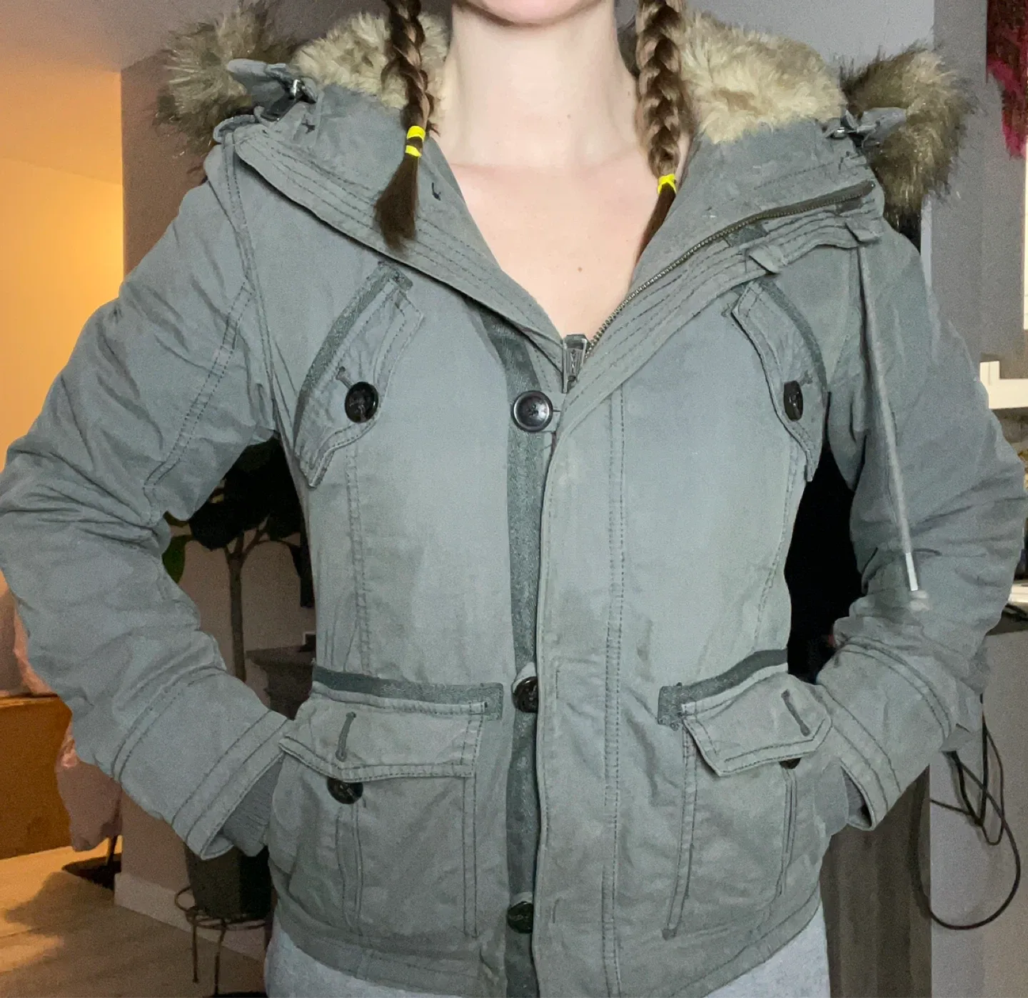 TNA Parka Jacket – Size Small – Warm & Stylish thumbnail