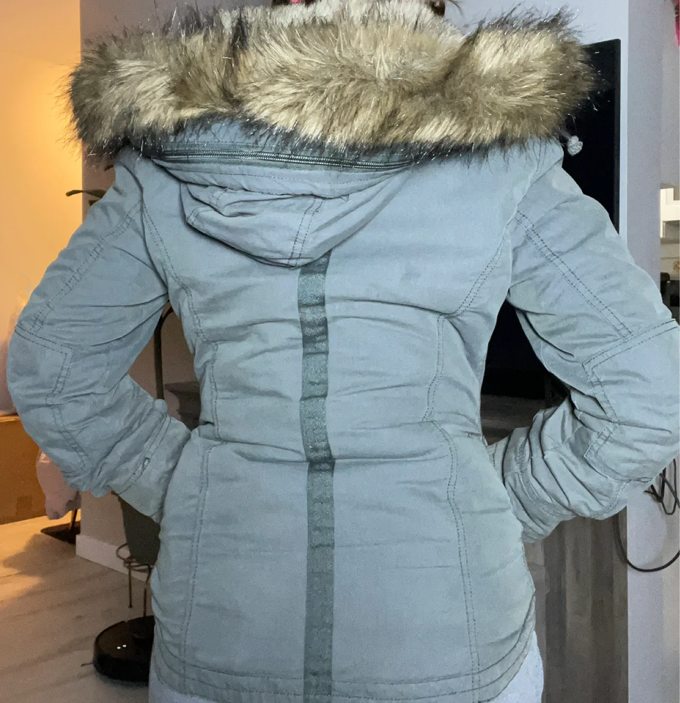 TNA Parka Jacket – Size Small – Warm & Stylish image indicator(2)