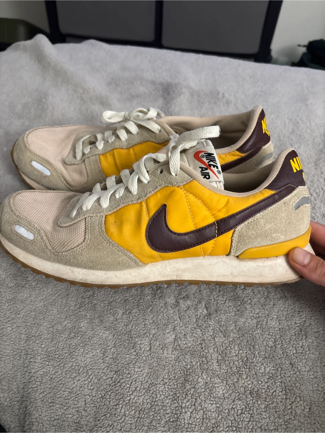 Nike Air Venture Sneakers - Yellow/Brown