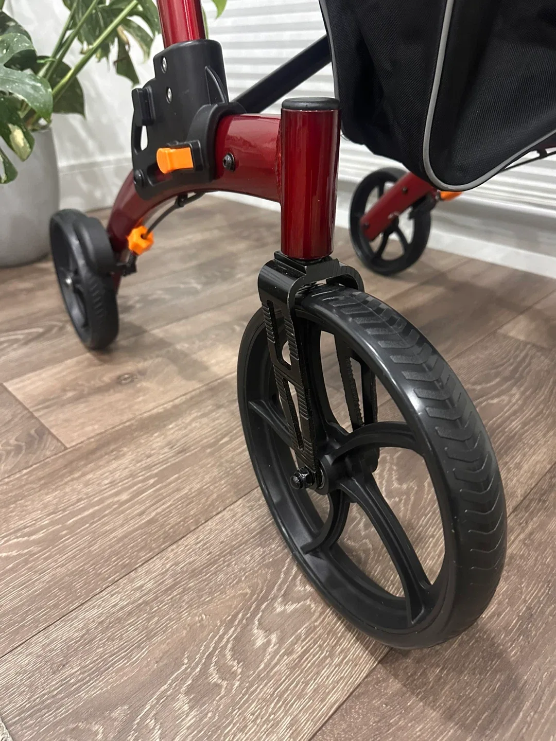 HOMCOM Aluminum Upright Walker - Red image indicator(7)