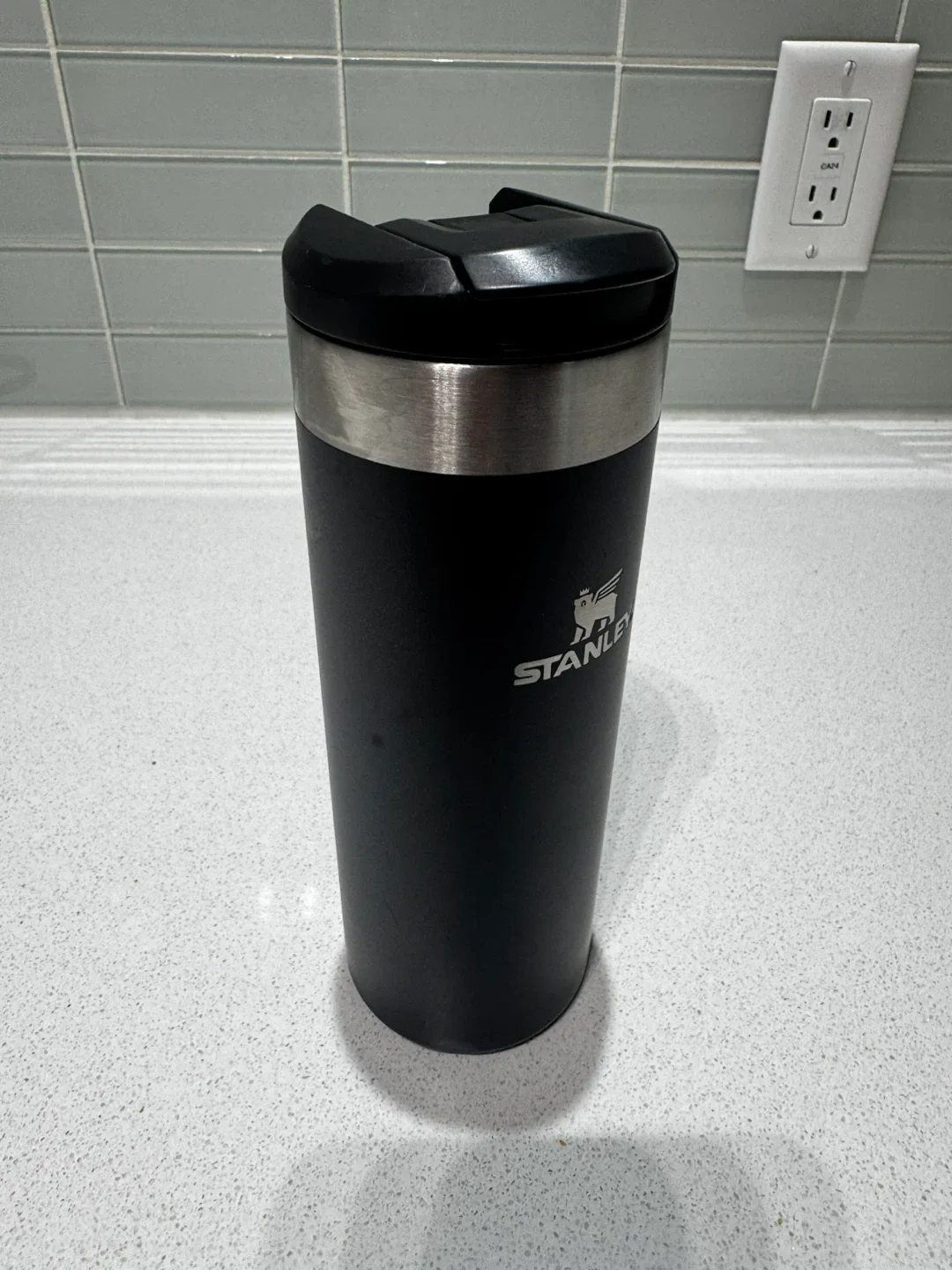 Stanley Black Travel Mug image indicator(2)