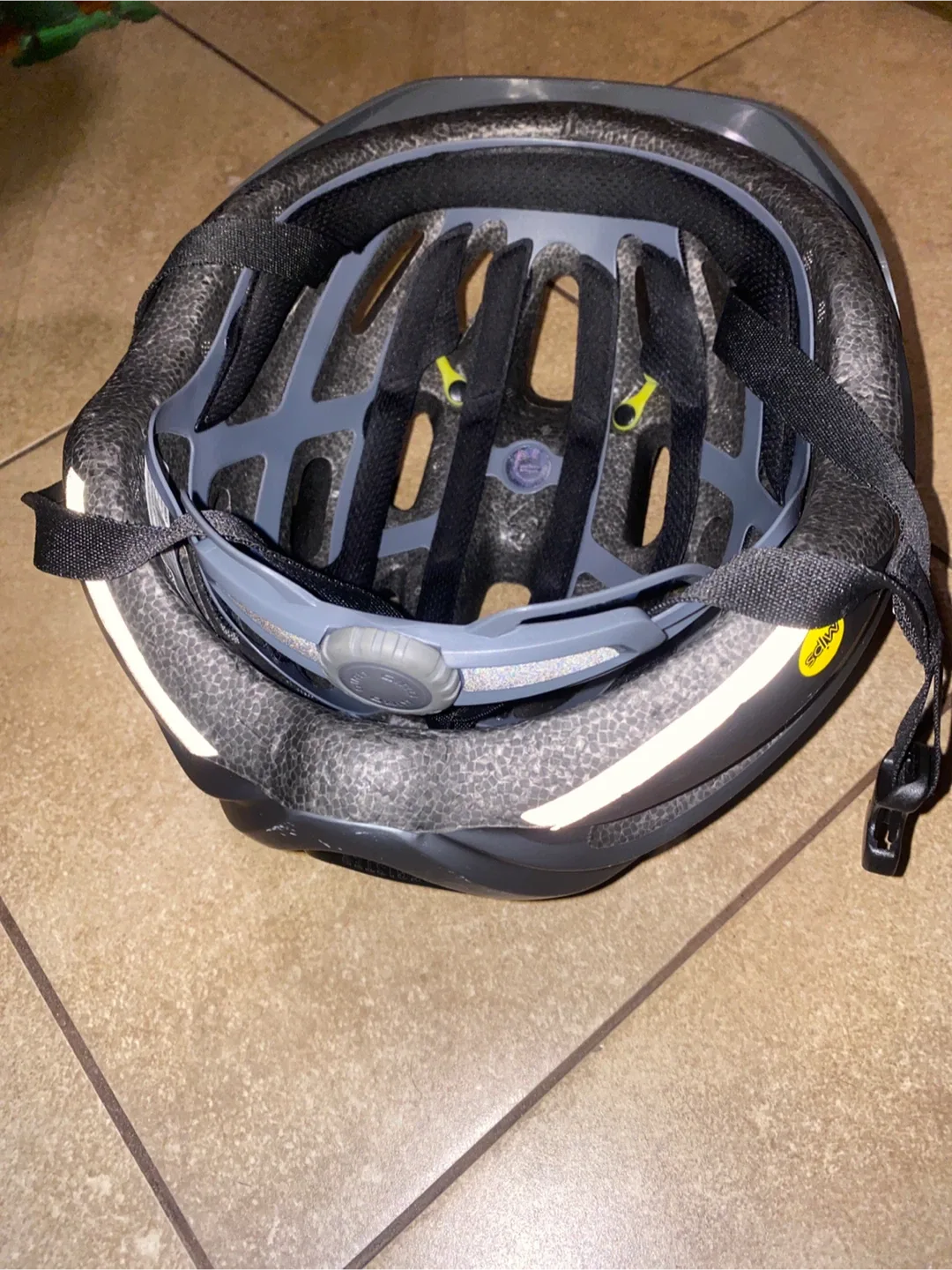 Giro Fixture II Matte Titanium Helmet - Size 54-61cm image indicator(3)