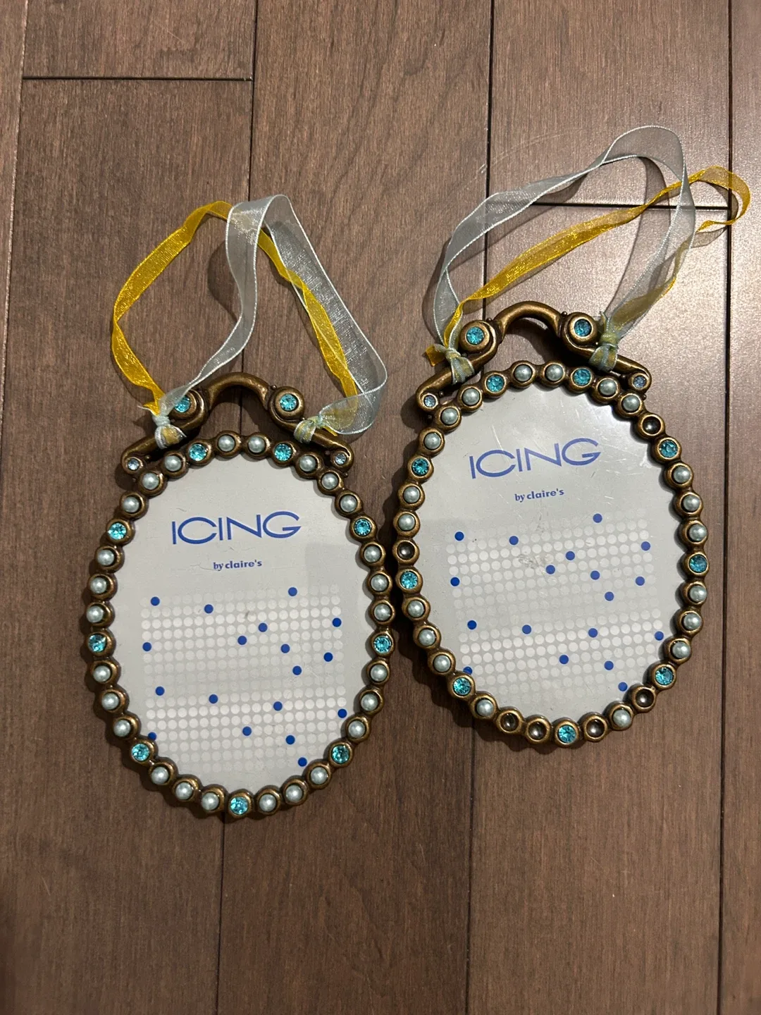 Icing by Claire's Photo Frame Ornaments image indicator(4)