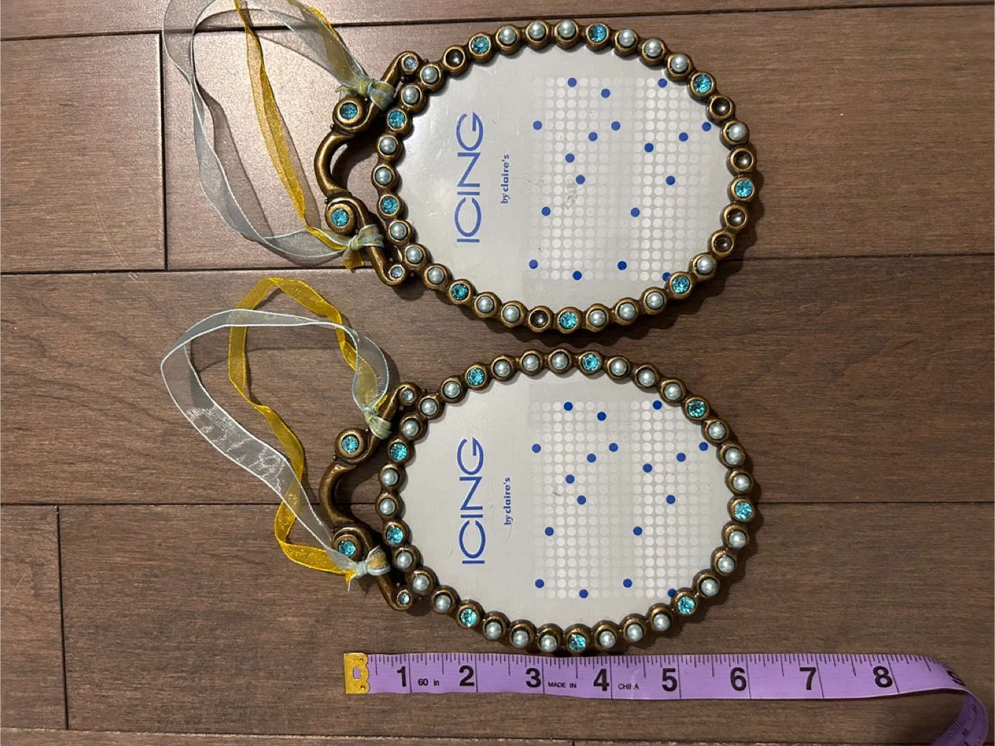 Icing by Claire's Photo Frame Ornaments image indicator(3)