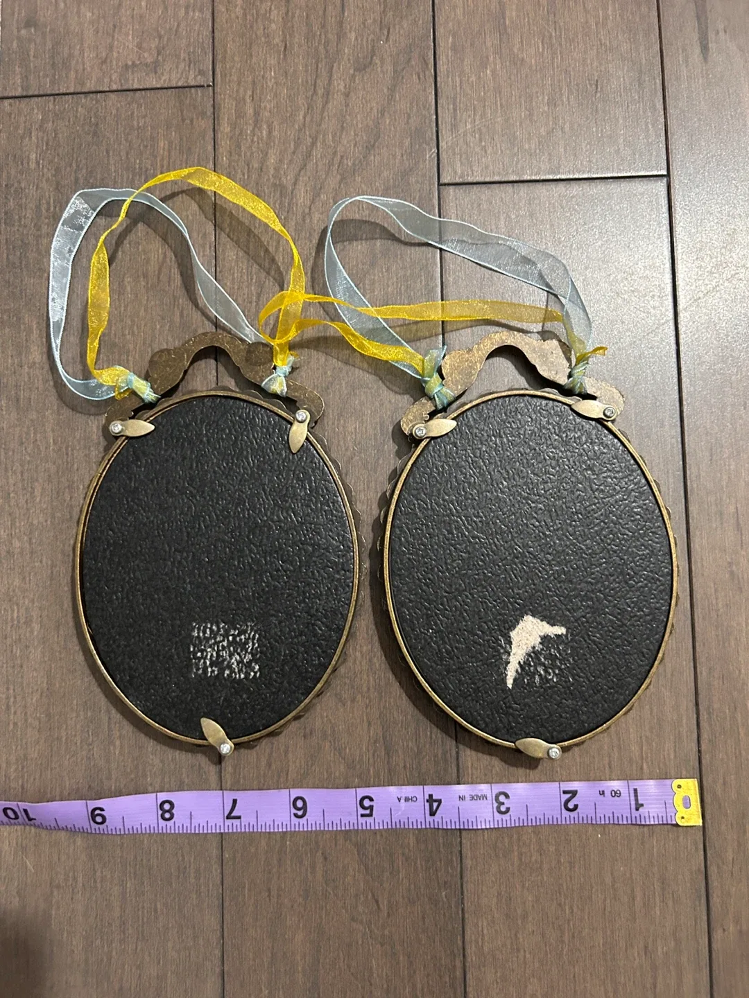 Icing by Claire's Photo Frame Ornaments image indicator(2)