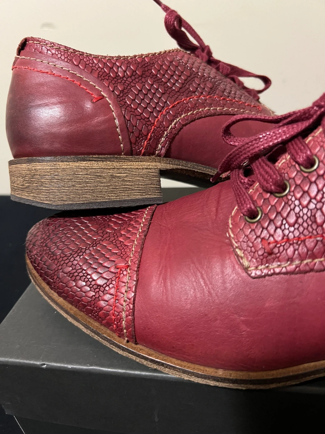 Red Leather Oxfords, Size 9,5 - photo 2
