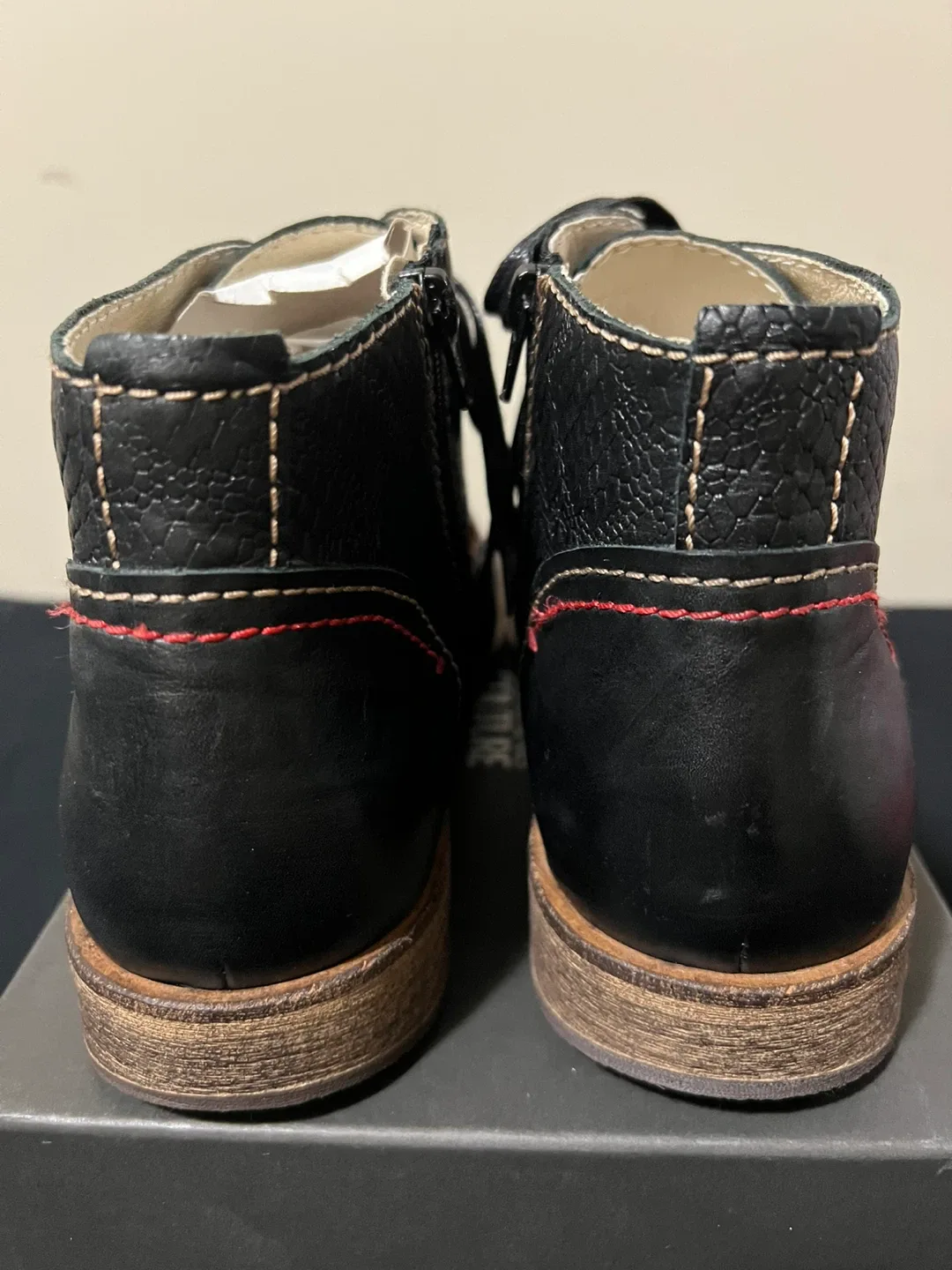 Pawker Black Leather Ankle Boots 9,5 image indicator(3)