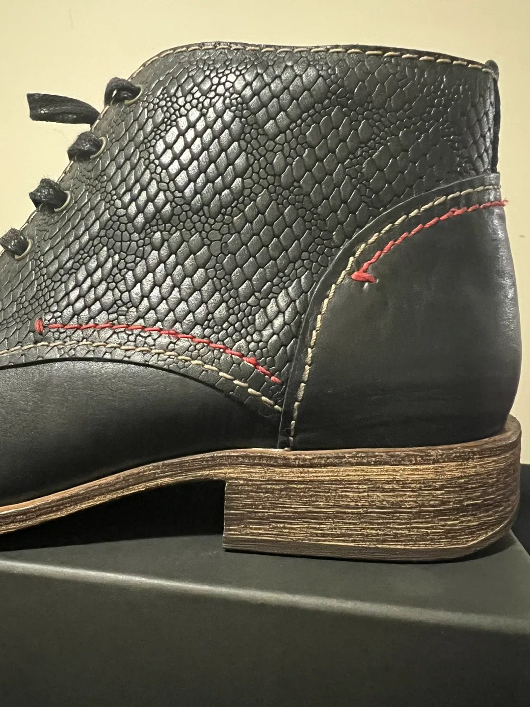 Pawker Black Leather Ankle Boots 9,5 image indicator(2)