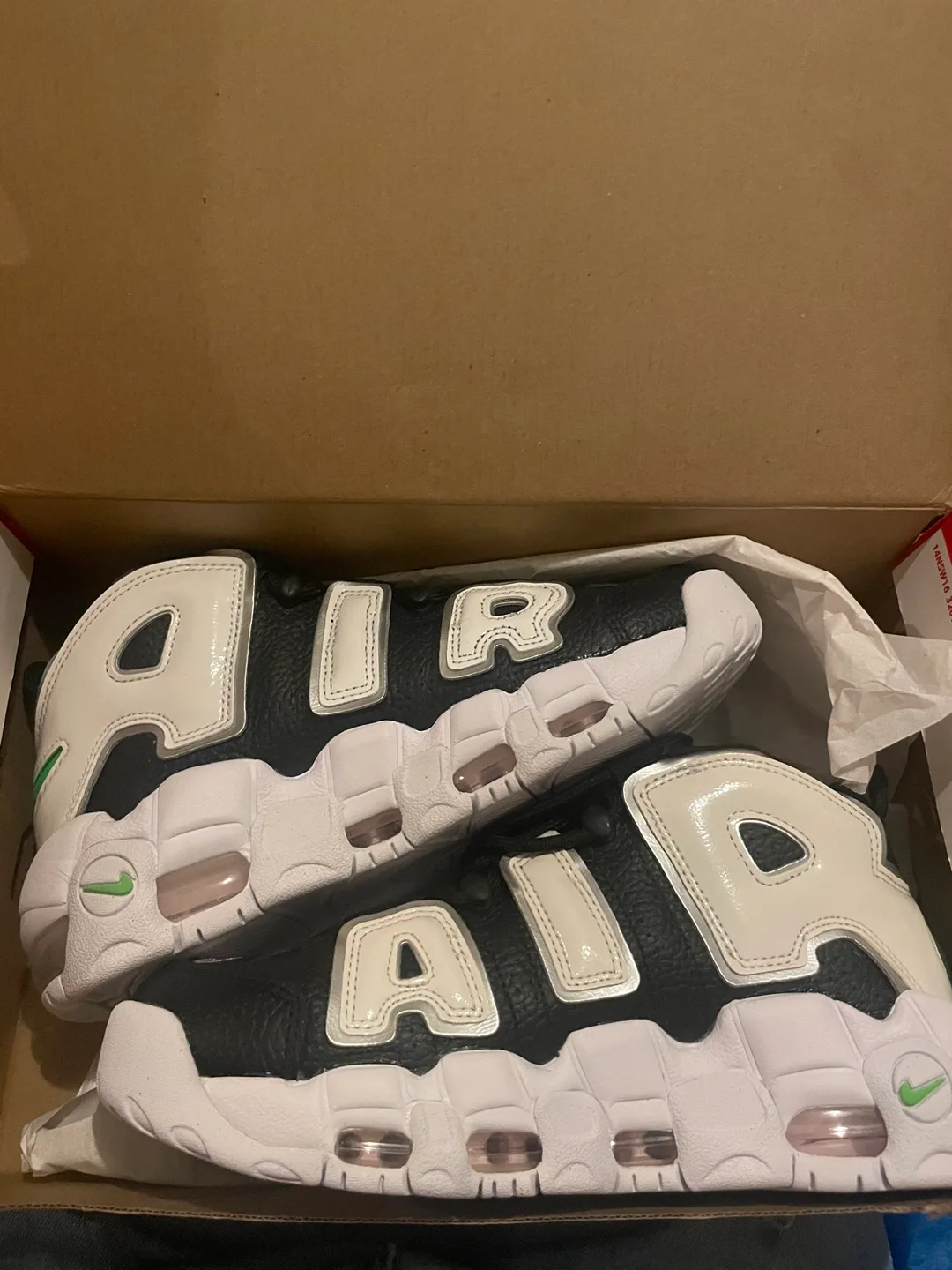 Nike Uptempo image indicator(3)