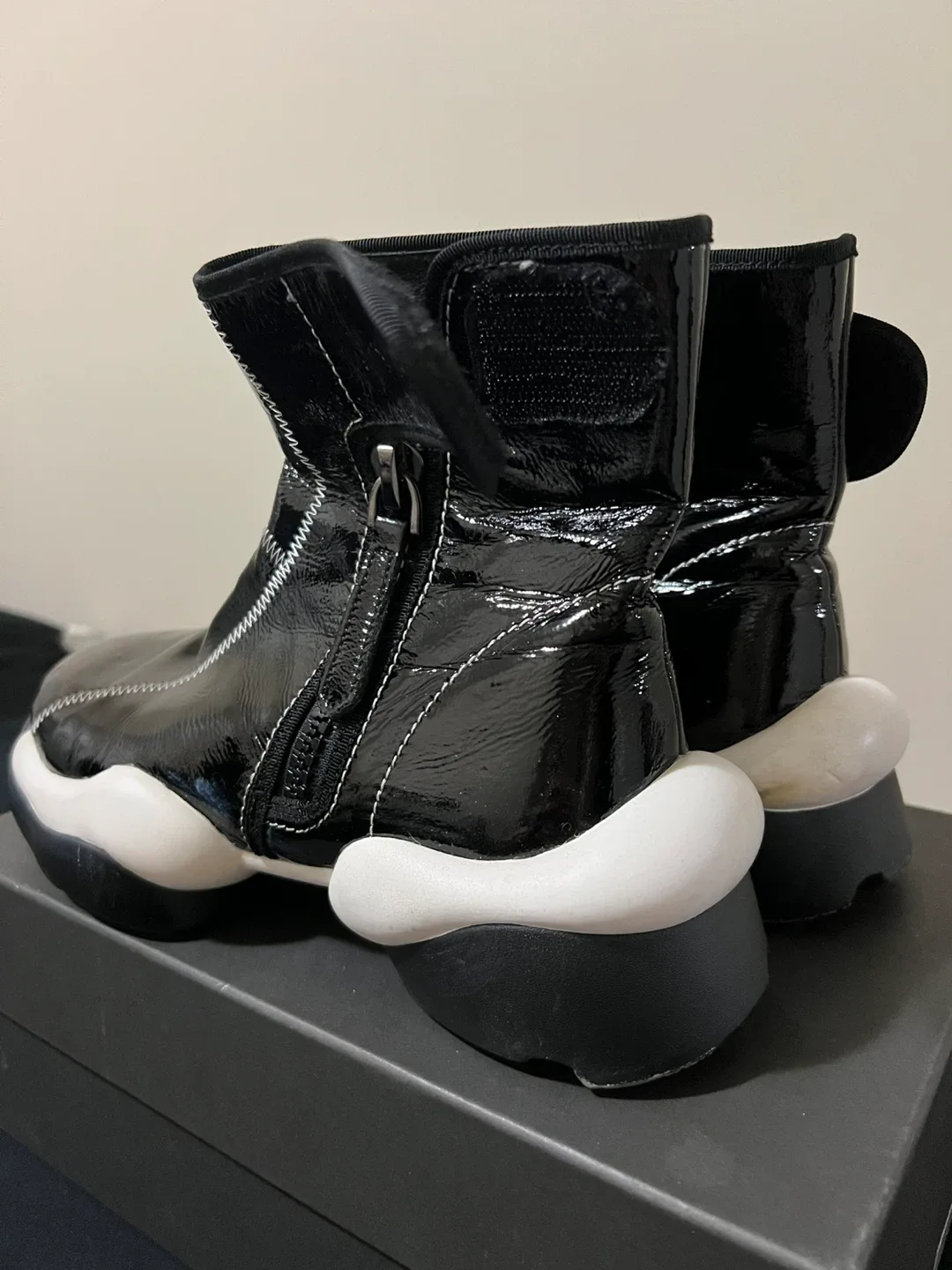 Black Patent faux Leather Ankle Boots size 7,5-8 image indicator(2)