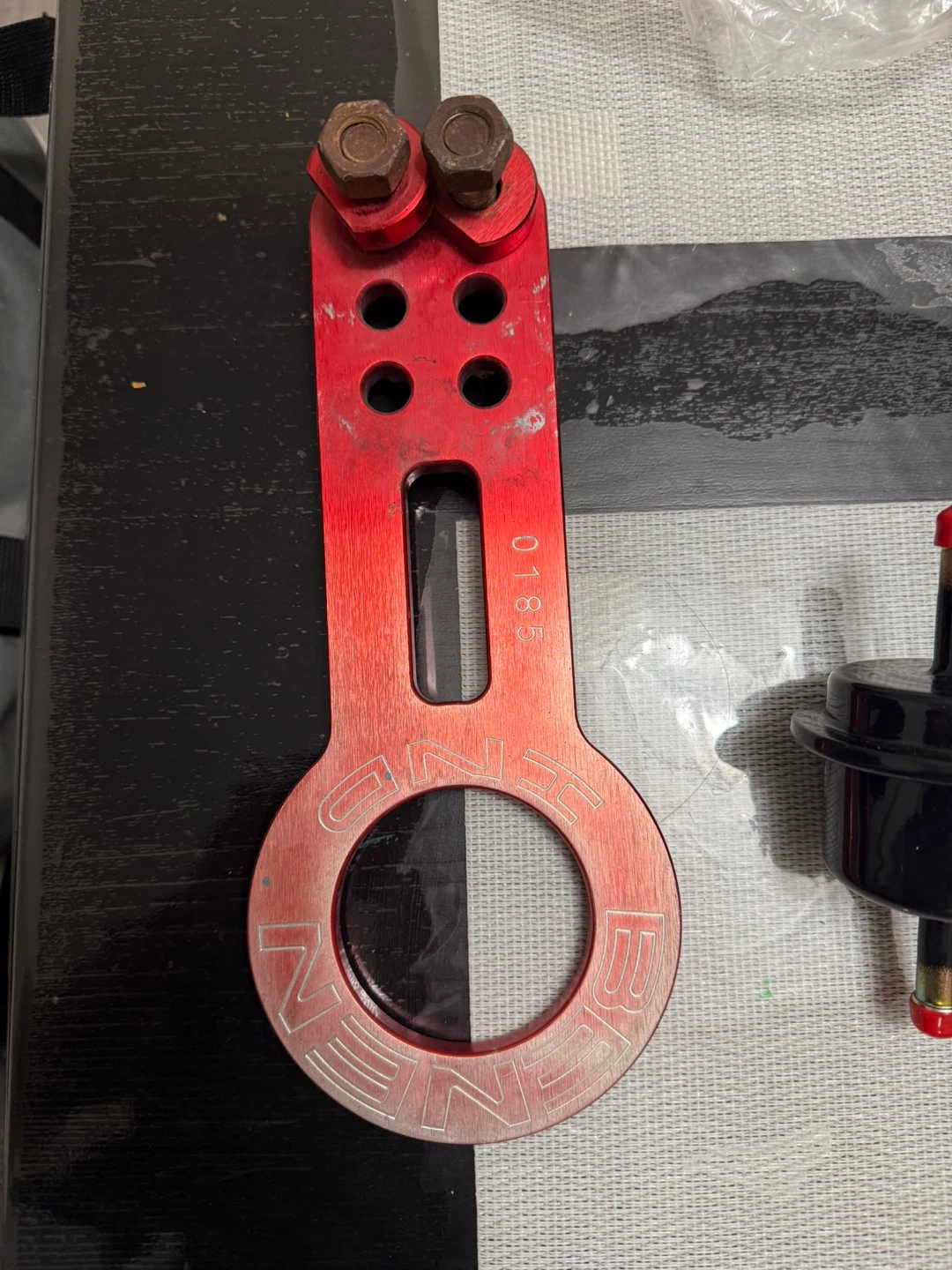 Red Benen Tow Hook
