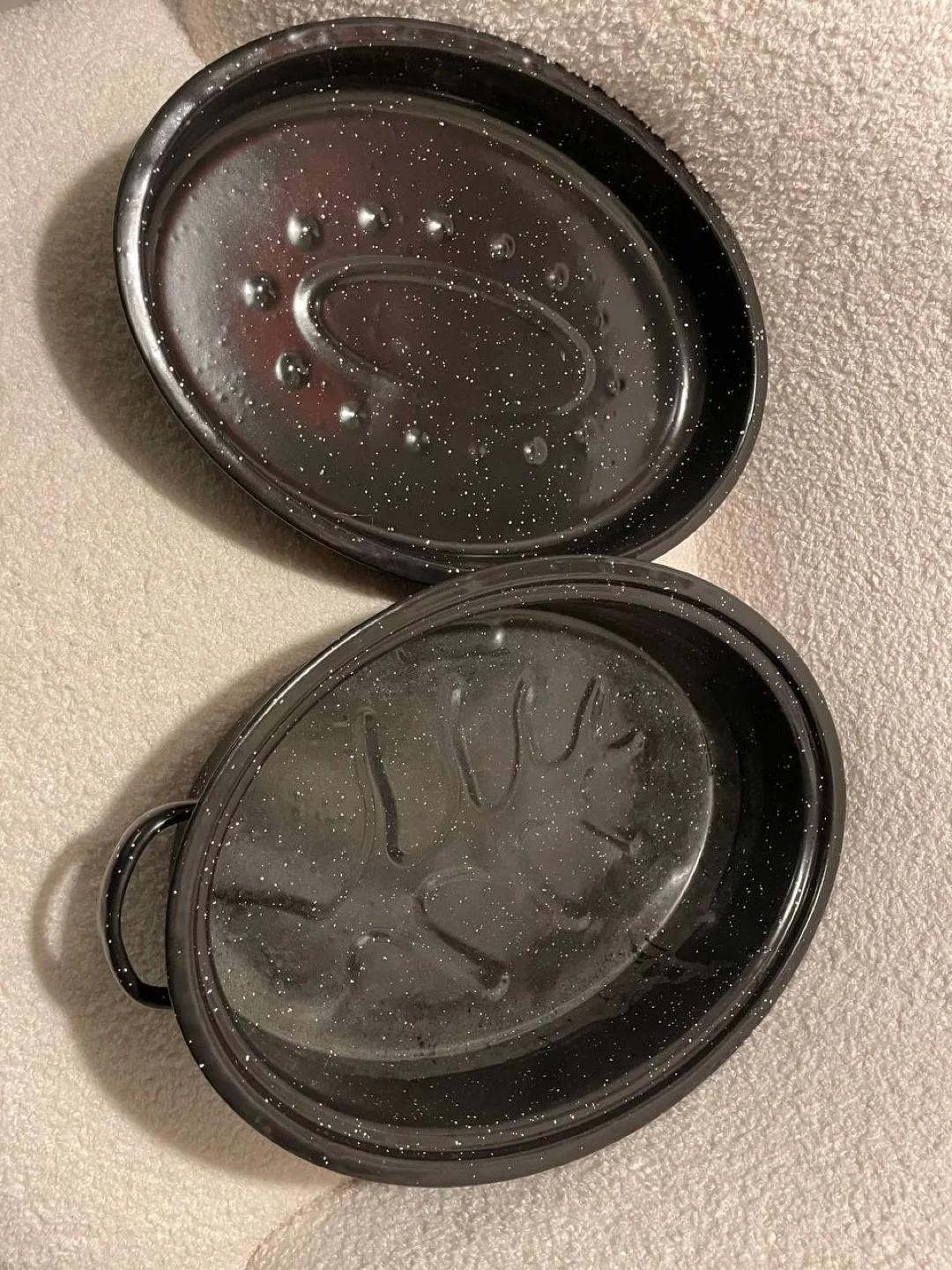 Speckled Black Roasting Pan with Lid image indicator(2)